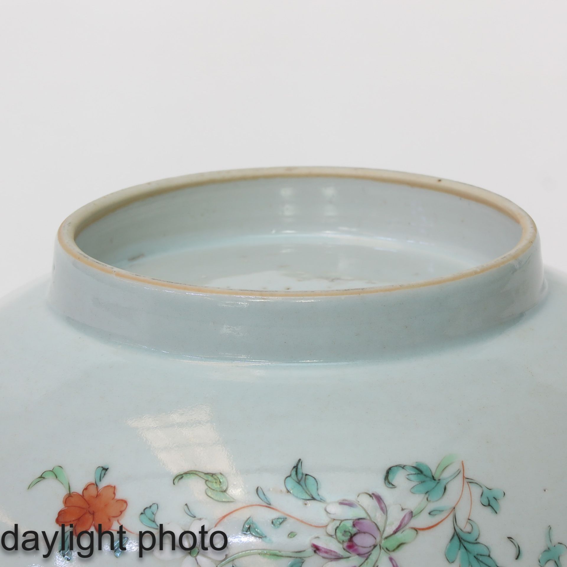 A Large Famille Rose Serving Bowl - Image 8 of 9