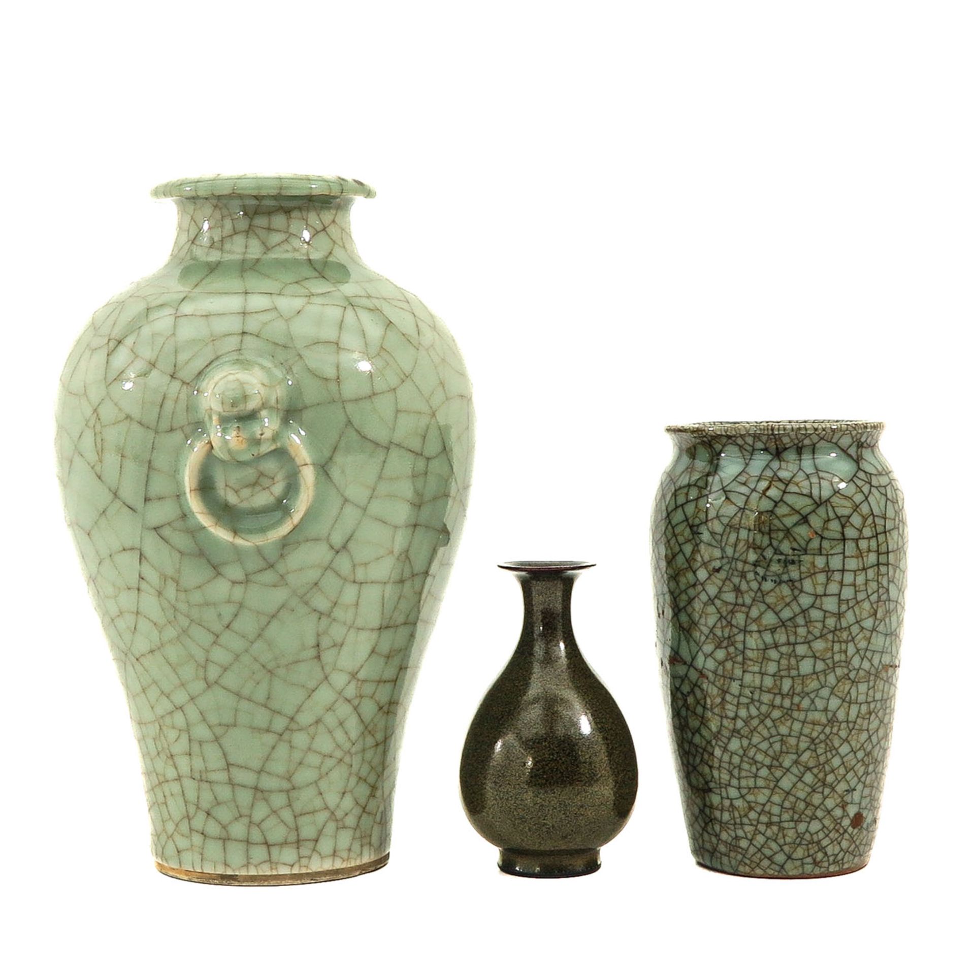 A Collection of 3 Vases - Bild 2 aus 10