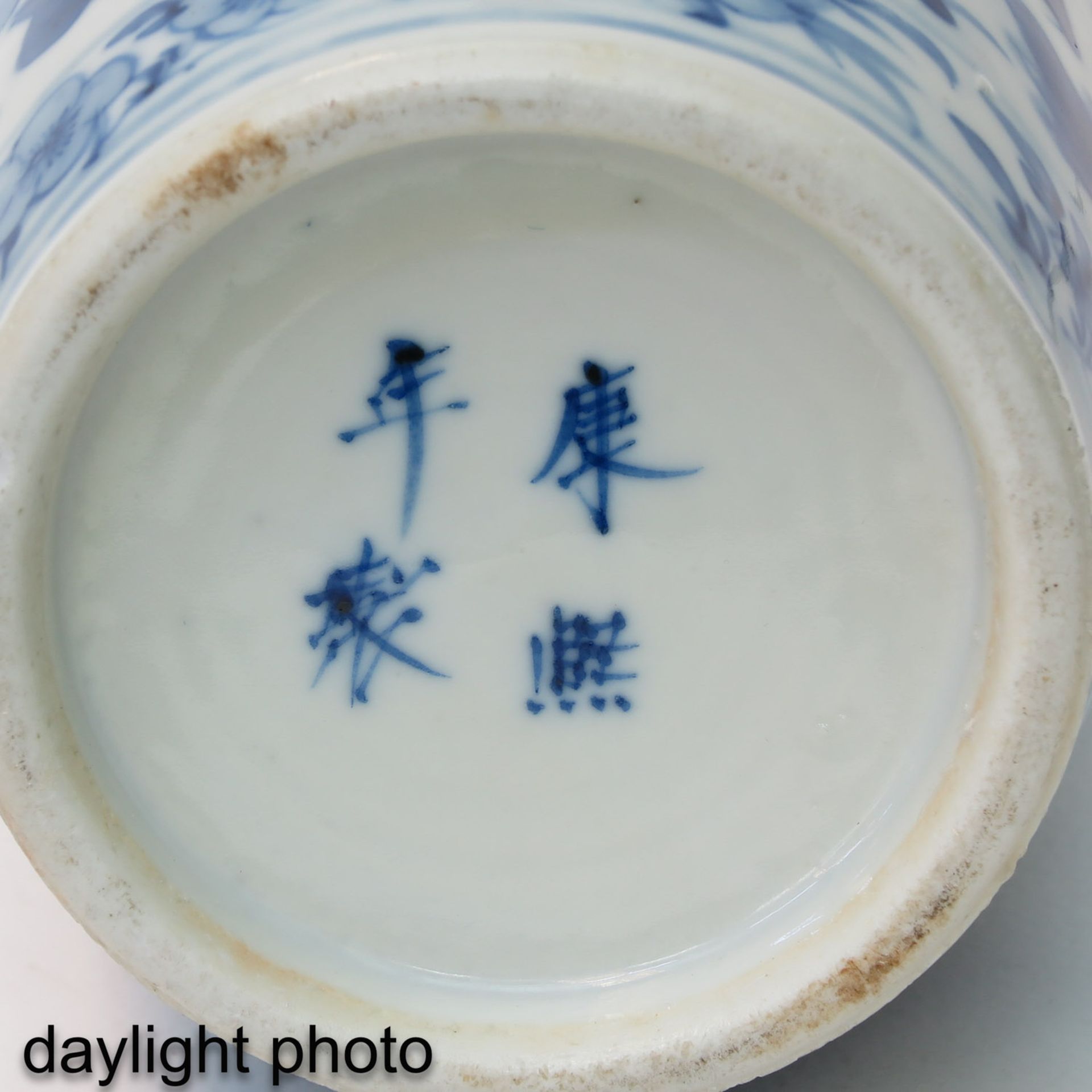 A Pair of Blue and White Vases - Bild 9 aus 10