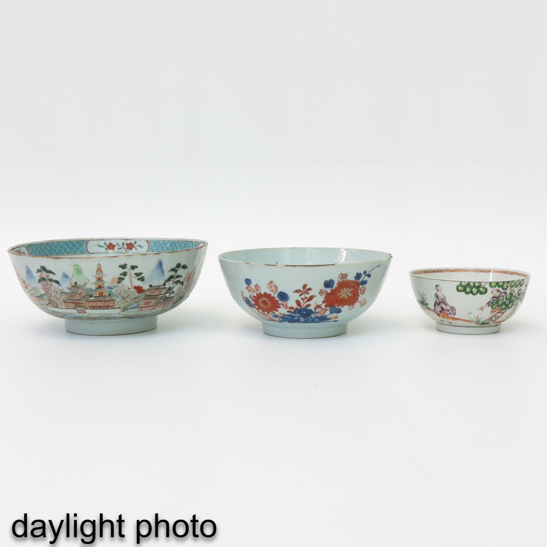 A Colleciton of 3 Bowls - Image 7 of 10