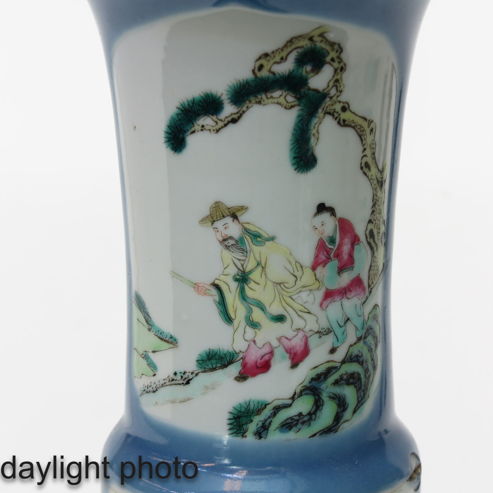 A Powder Blue Gu Vase - Image 9 of 9