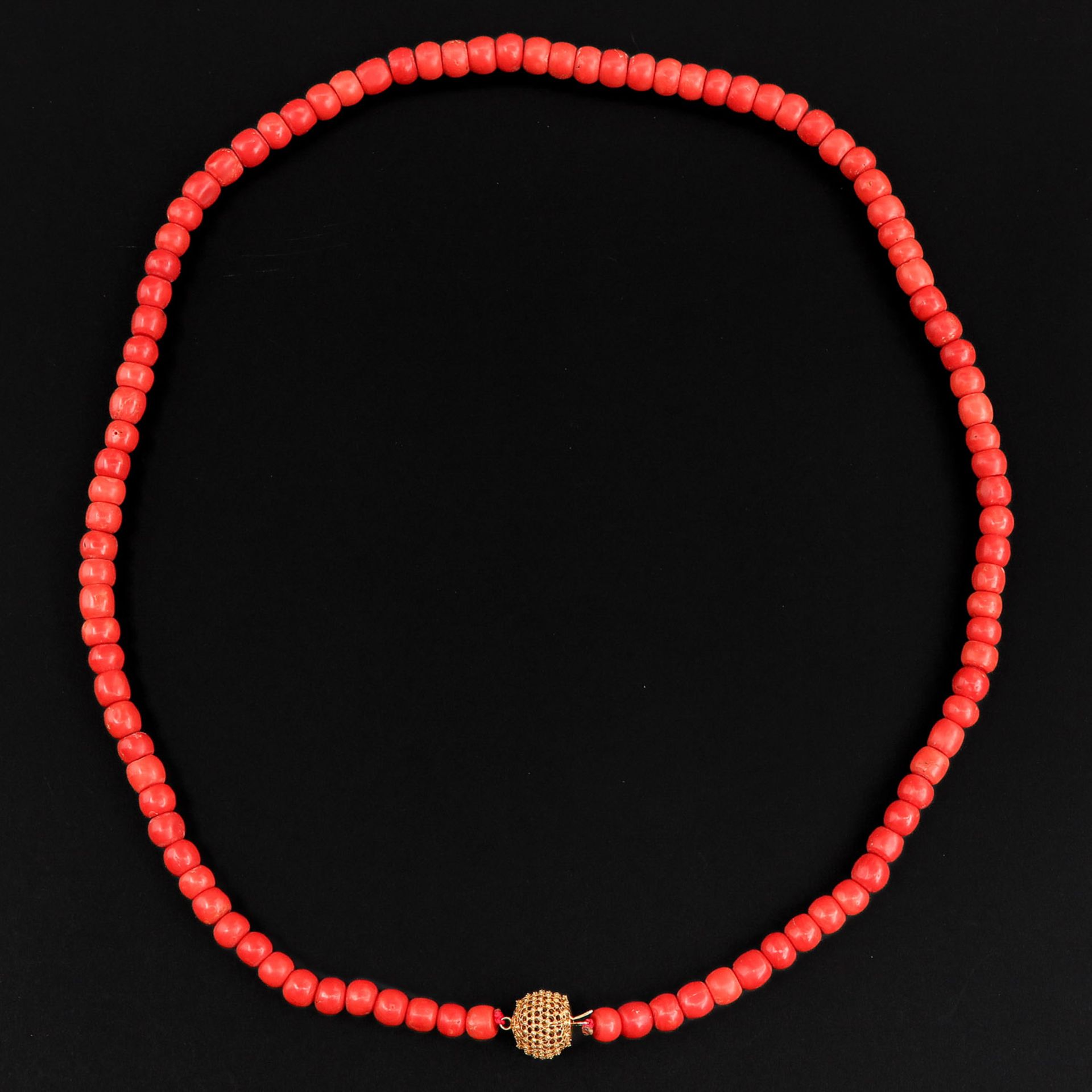 A Single Strand Red Coral Necklace - Image 3 of 7