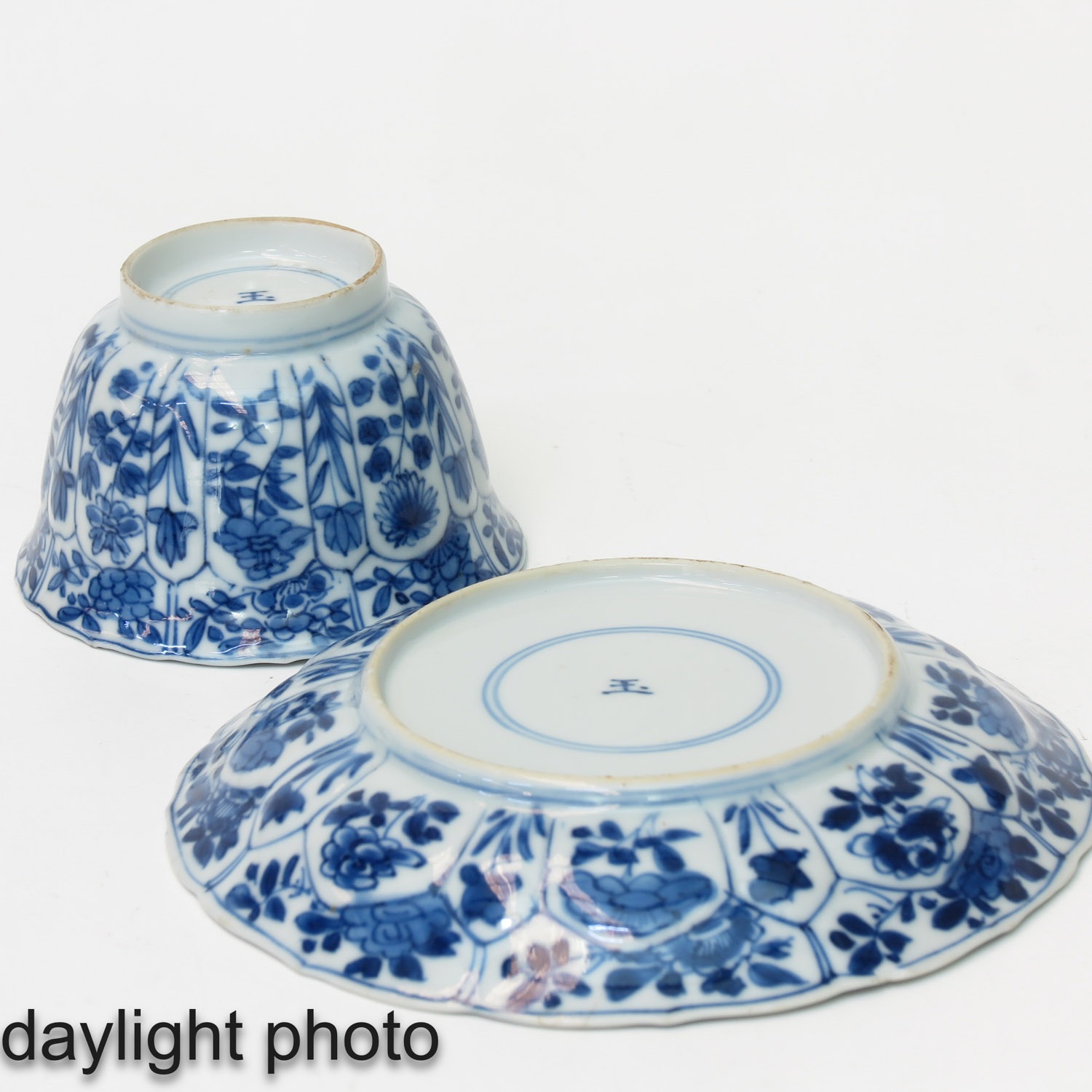 A Lot of Blue and White Cups and Saucers - Image 10 of 10