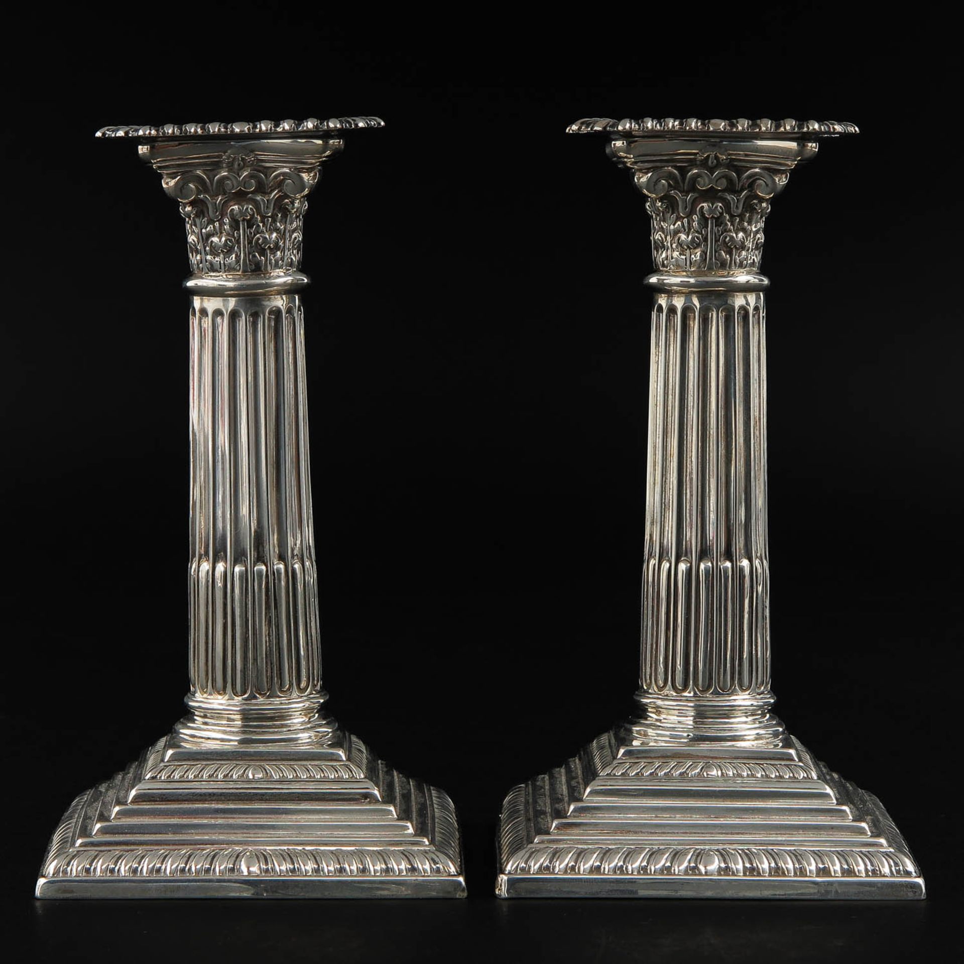 A Pair of English Silver Candlesticks - Bild 4 aus 8