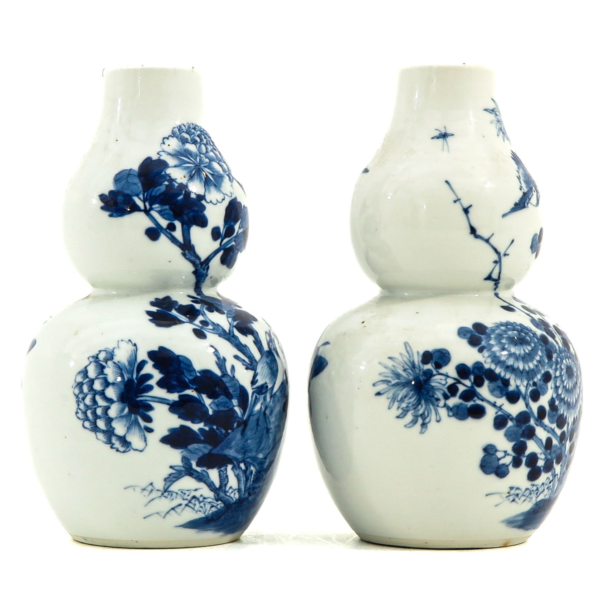 A Pair of Blue and White Gourd Vases - Image 4 of 10