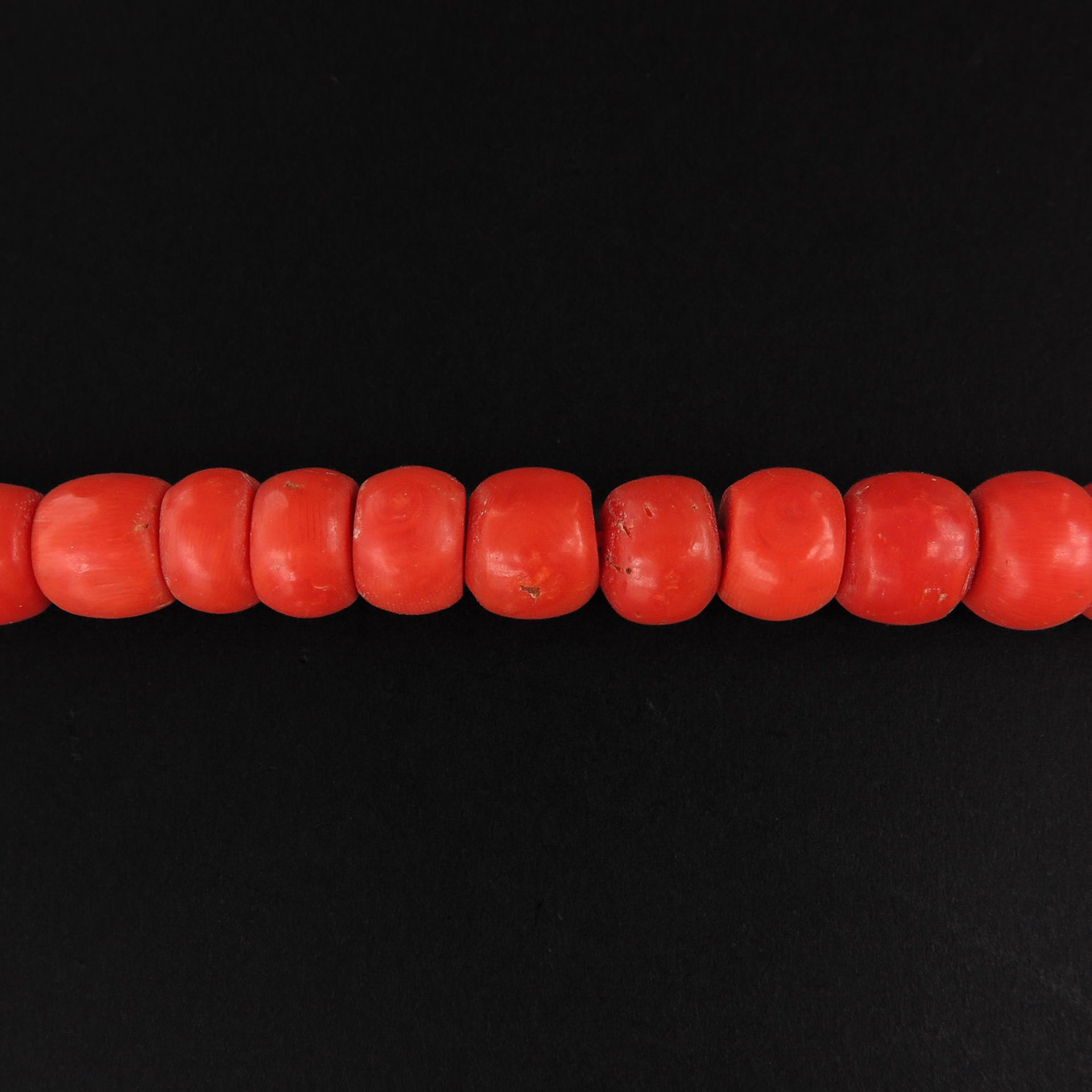 A Single Strand Red Coral Necklace - Image 6 of 7