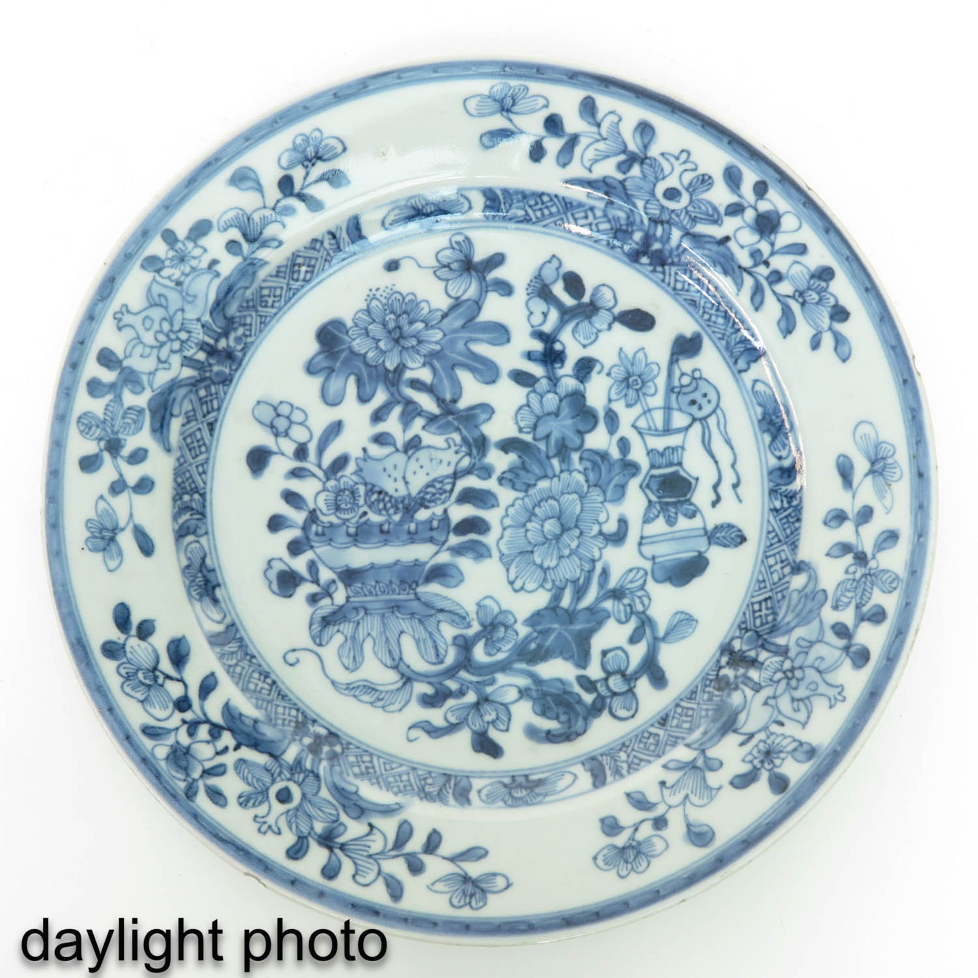 A Collection of 3 Blue and White Plates - Bild 9 aus 10