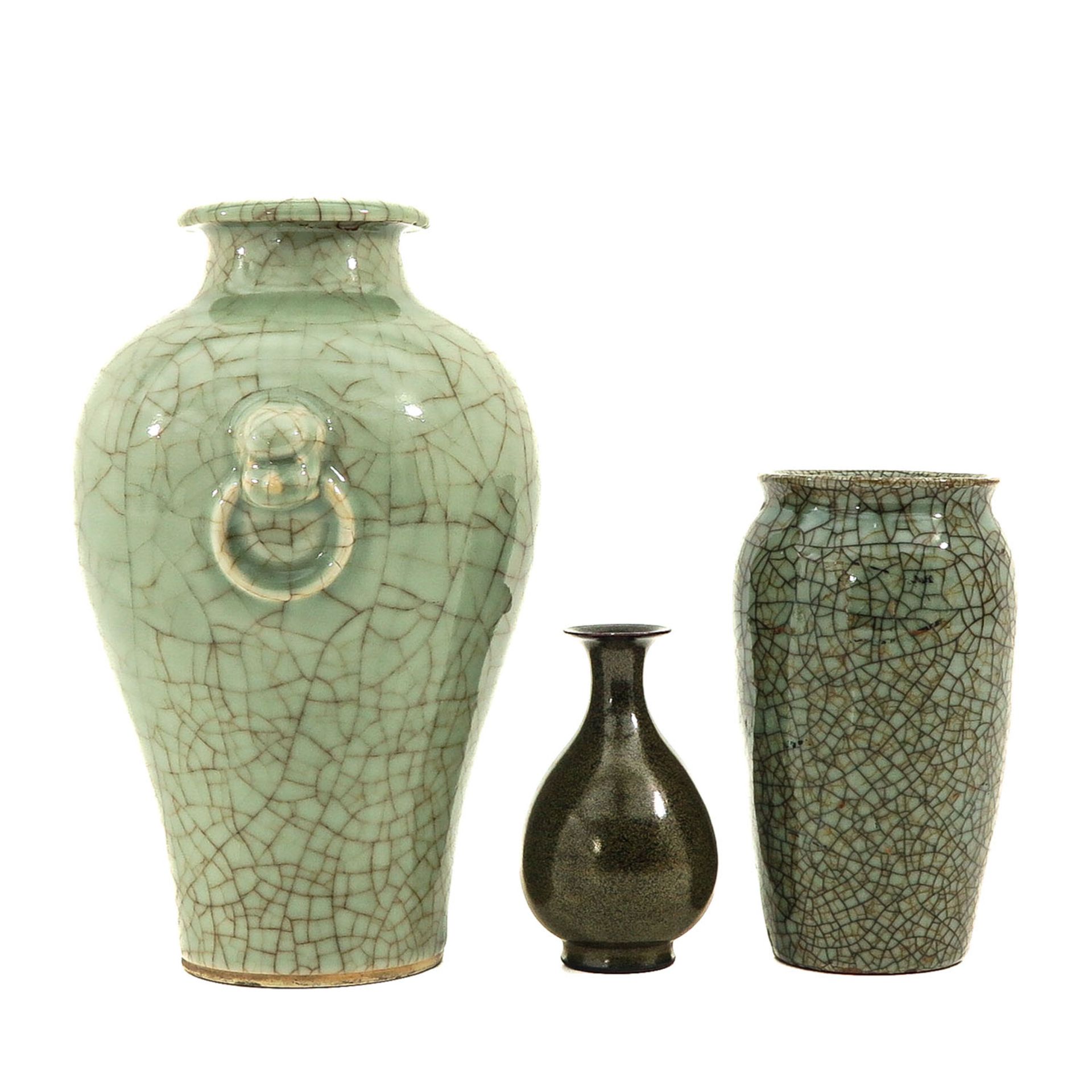 A Collection of 3 Vases - Bild 4 aus 10