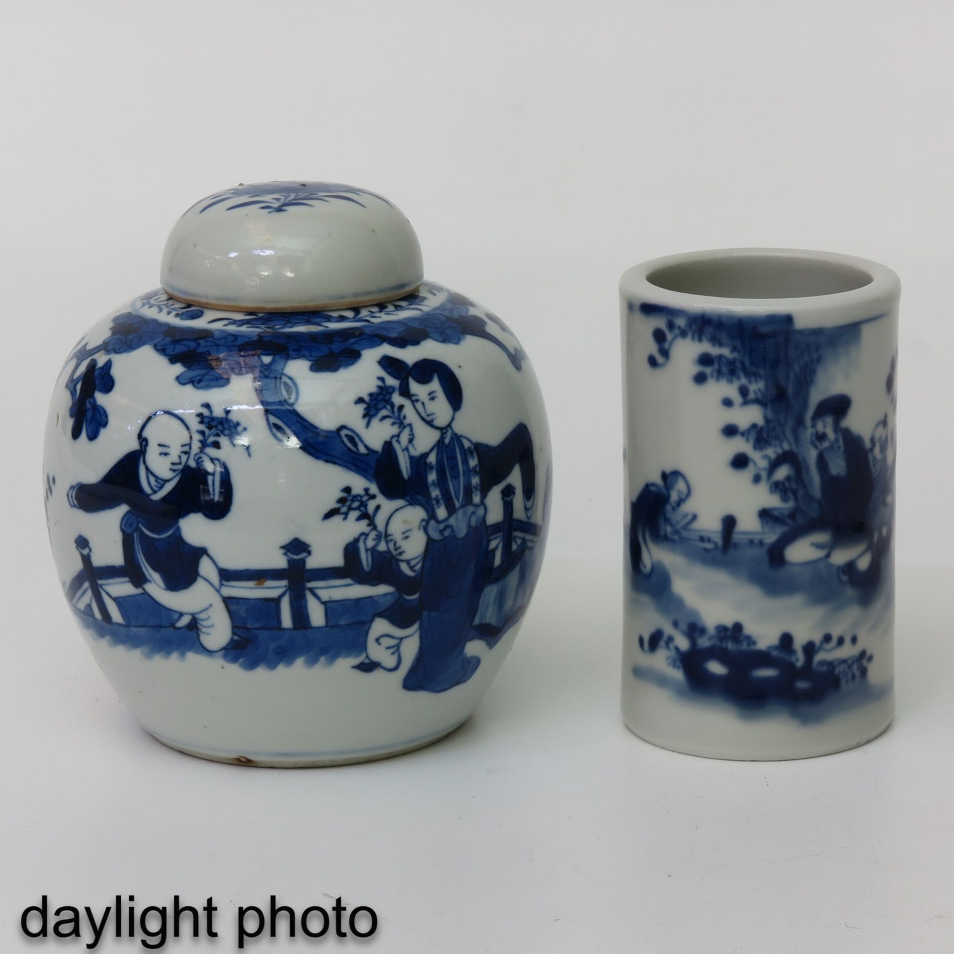 A Blue and White Ginger Jar and Pencil Pot - Image 7 of 10