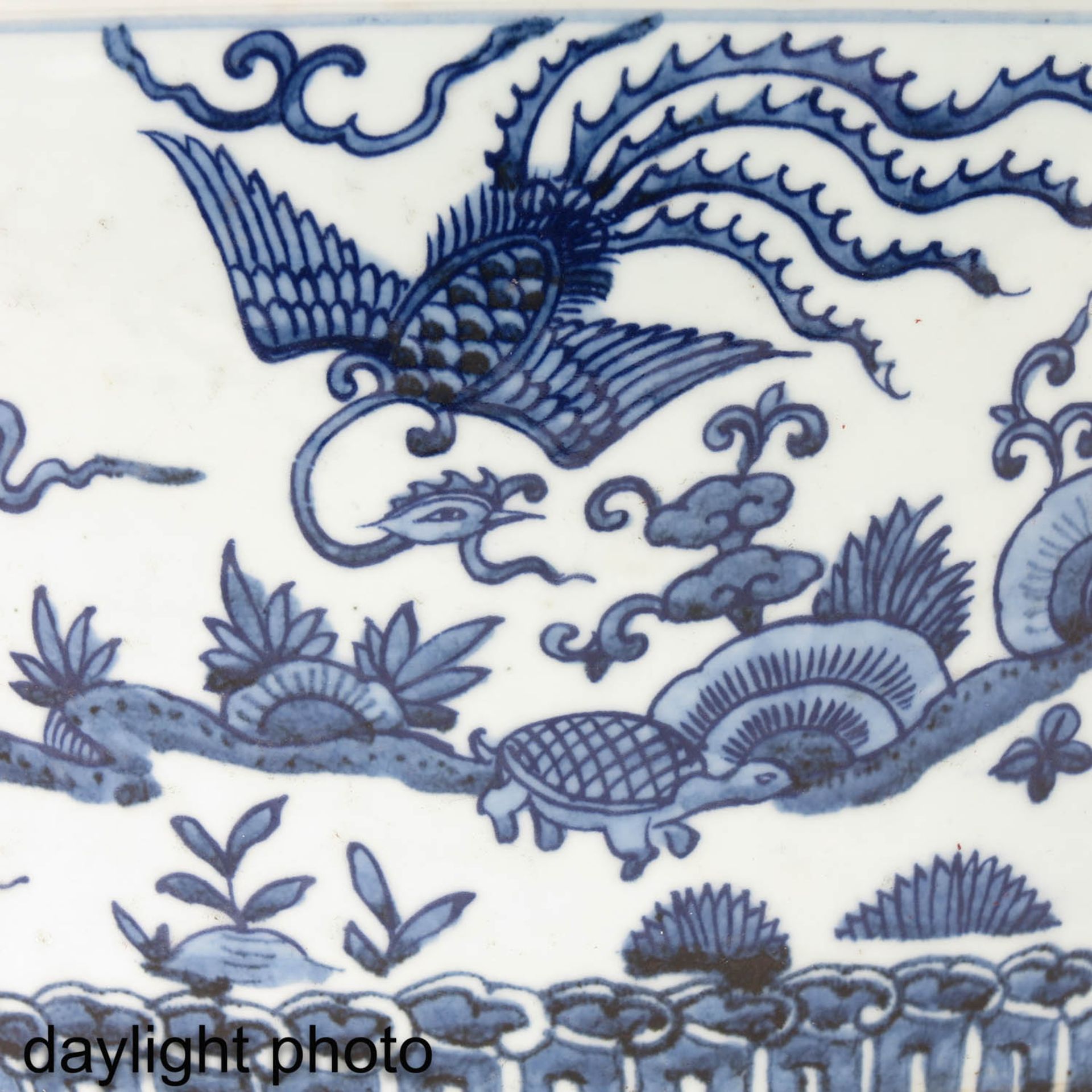 A Large Blue and White Pot - Image 10 of 10
