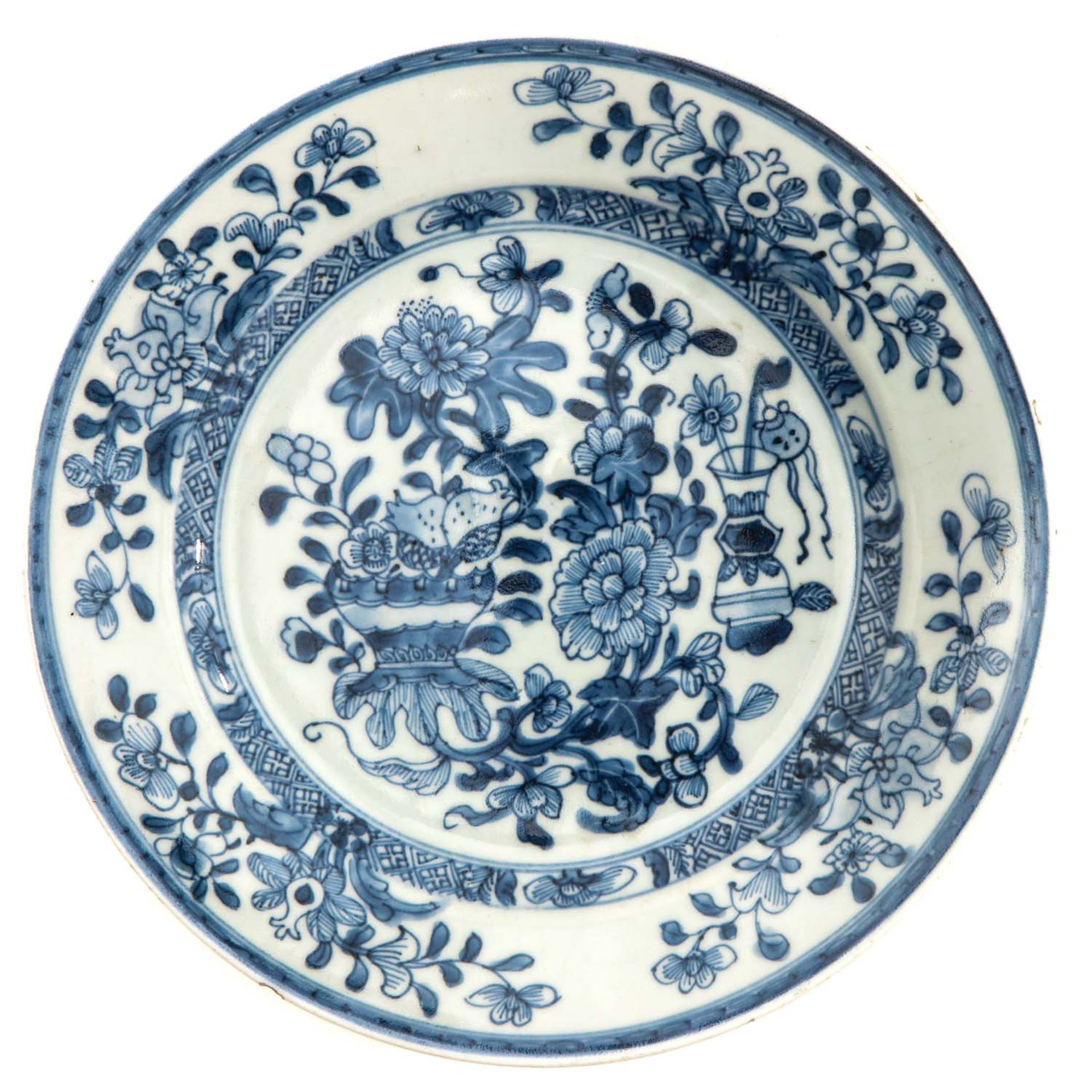 A Collection of 3 Blue and White Plates - Bild 7 aus 10