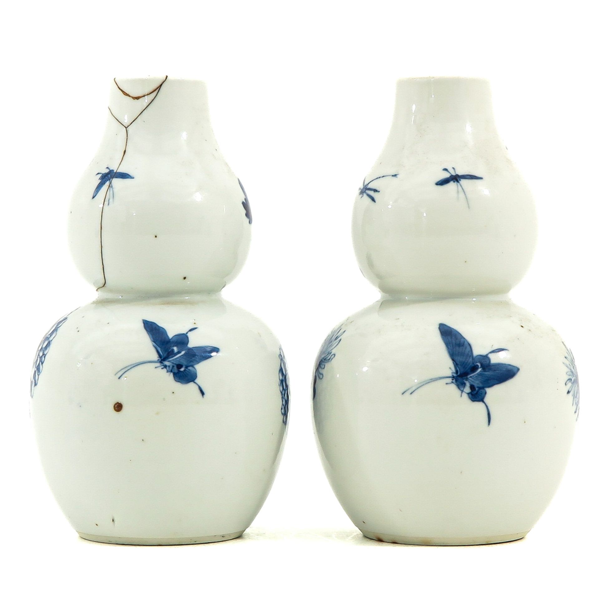 A Pair of Blue and White Gourd Vases - Image 3 of 10