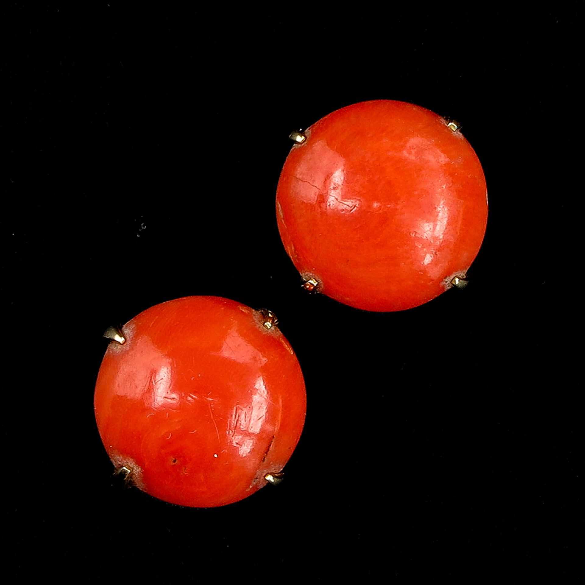 A Pair of 14KG Cuff Links with Red Coral - Image 2 of 4