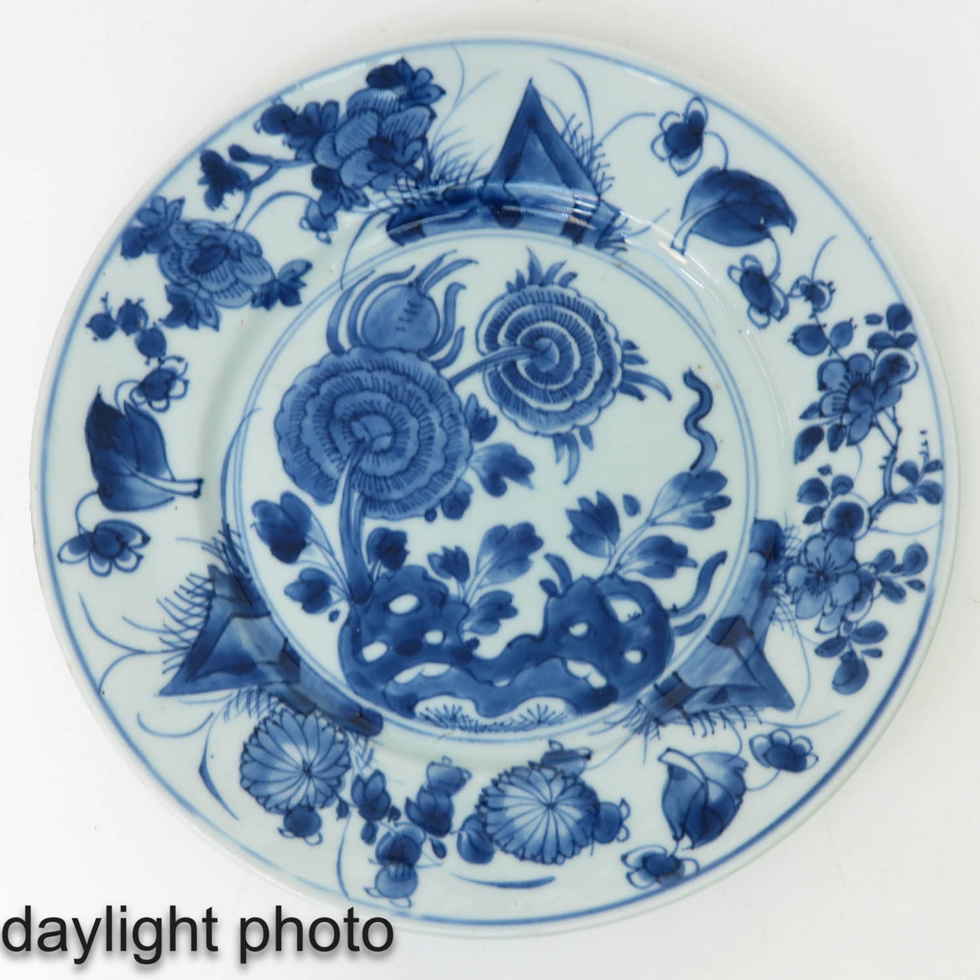 A Series of 5 Blue and White Plates - Bild 9 aus 10
