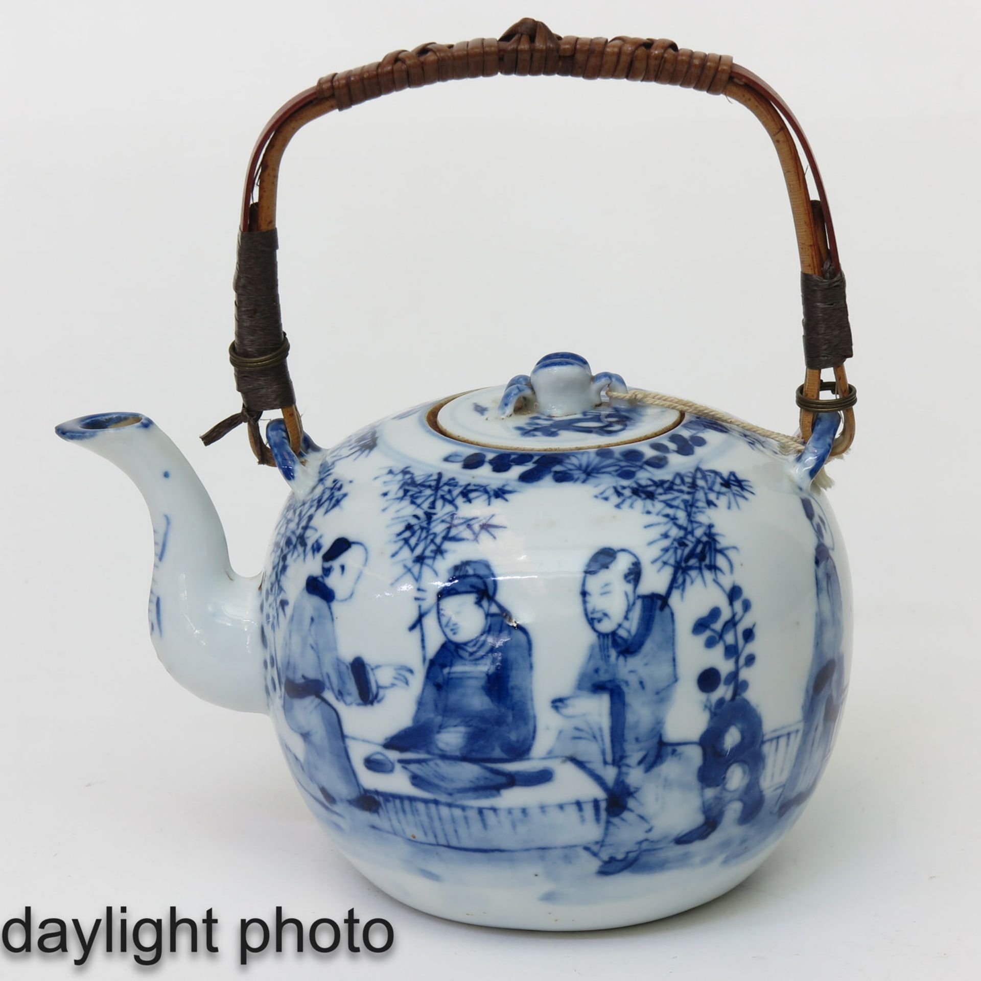 A Blue and White Teapot - Image 7 of 9