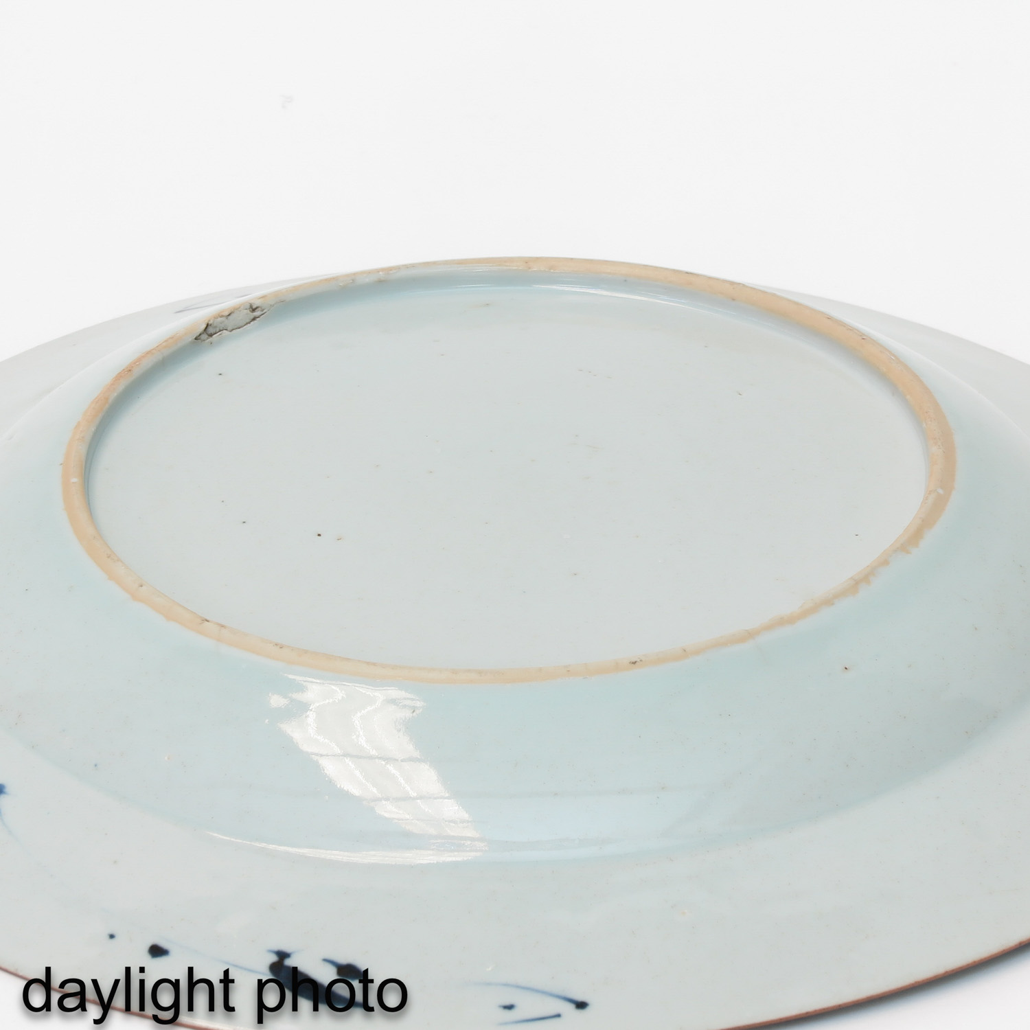 A Collection of 4 Blue and White Plates - Image 8 of 9