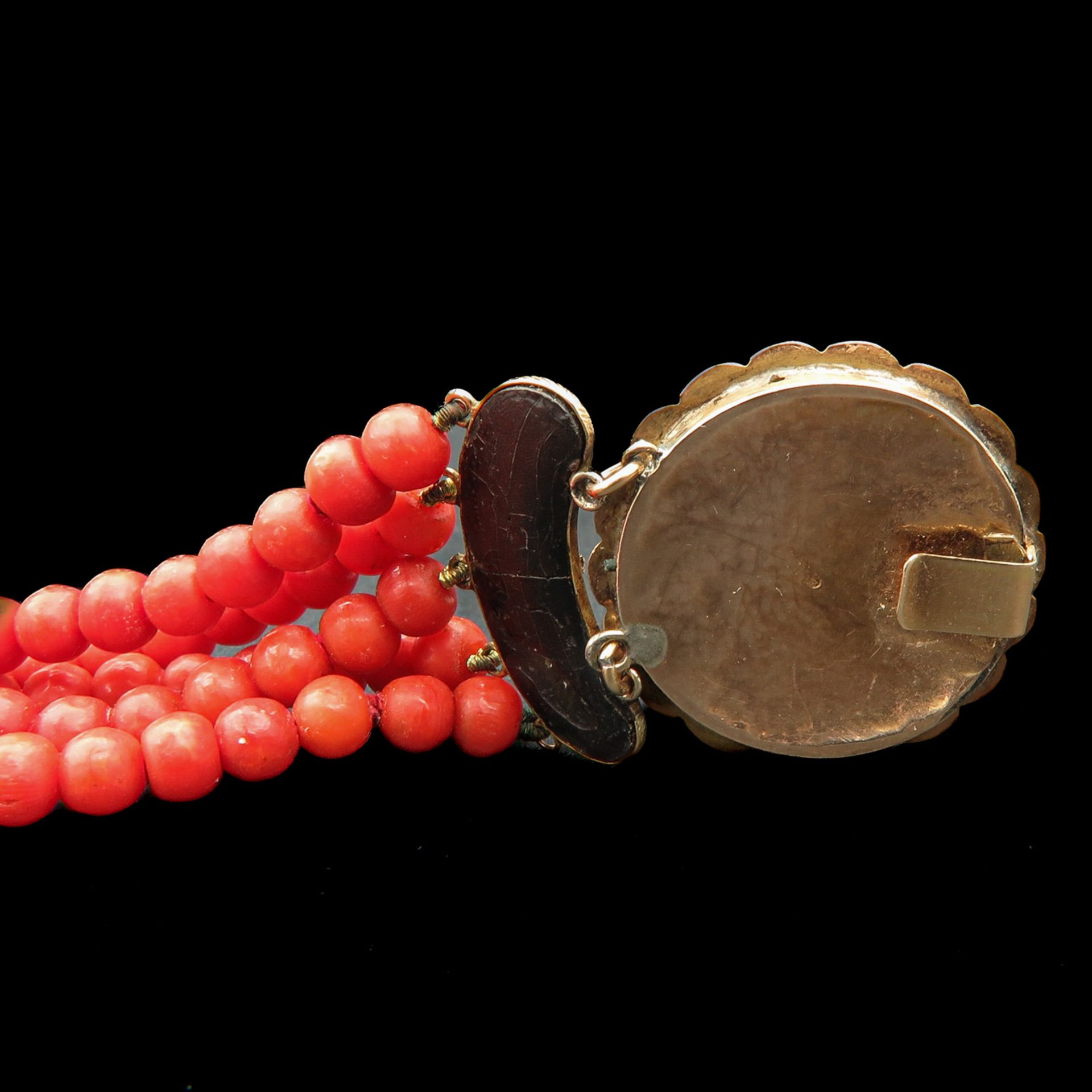 A 19th Century 5 Strand Red Coral Necklace on 14KG Clasp - Bild 5 aus 5