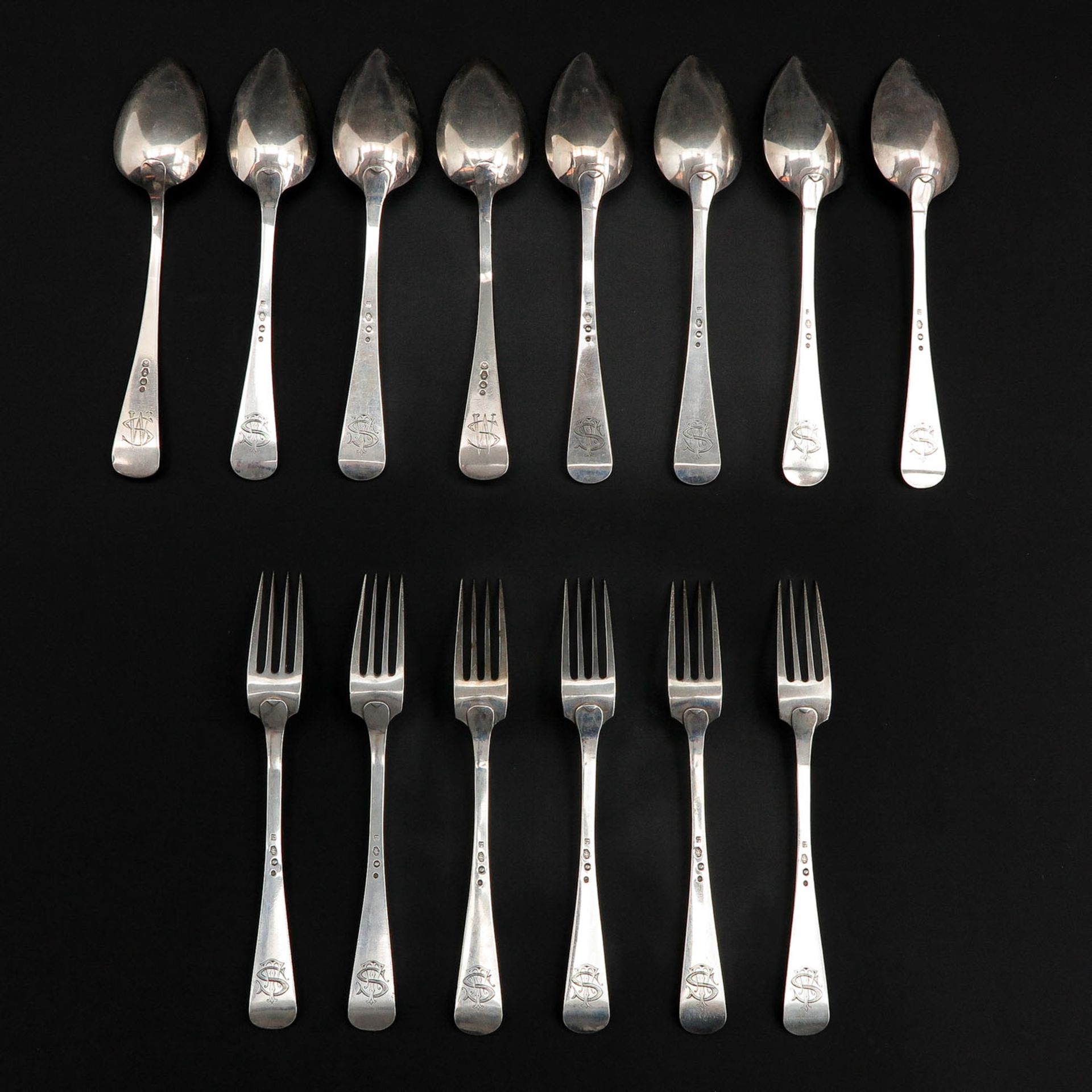 A Collection of 14 Pieces of Silver Cutlery - Bild 2 aus 5