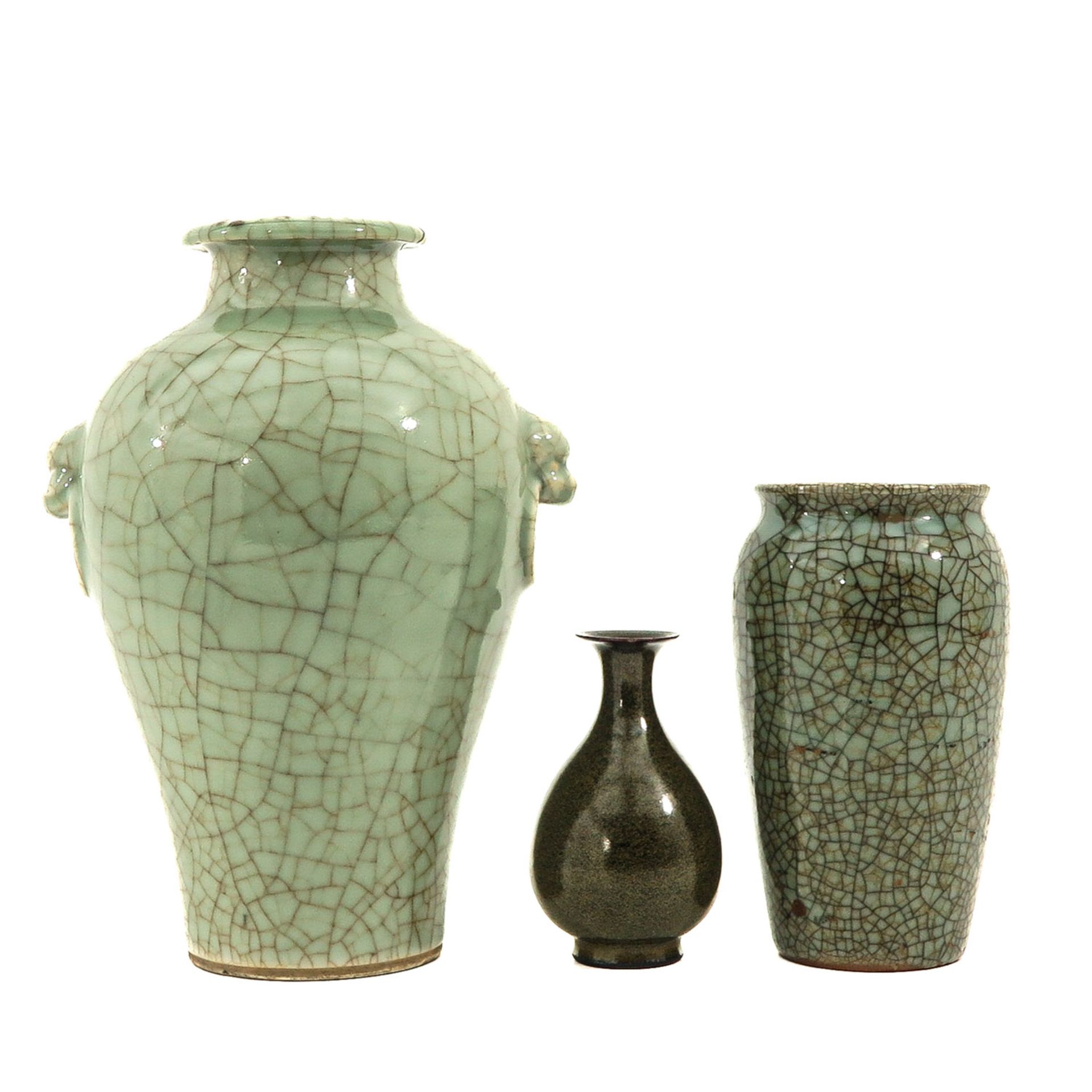A Collection of 3 Vases - Bild 3 aus 10