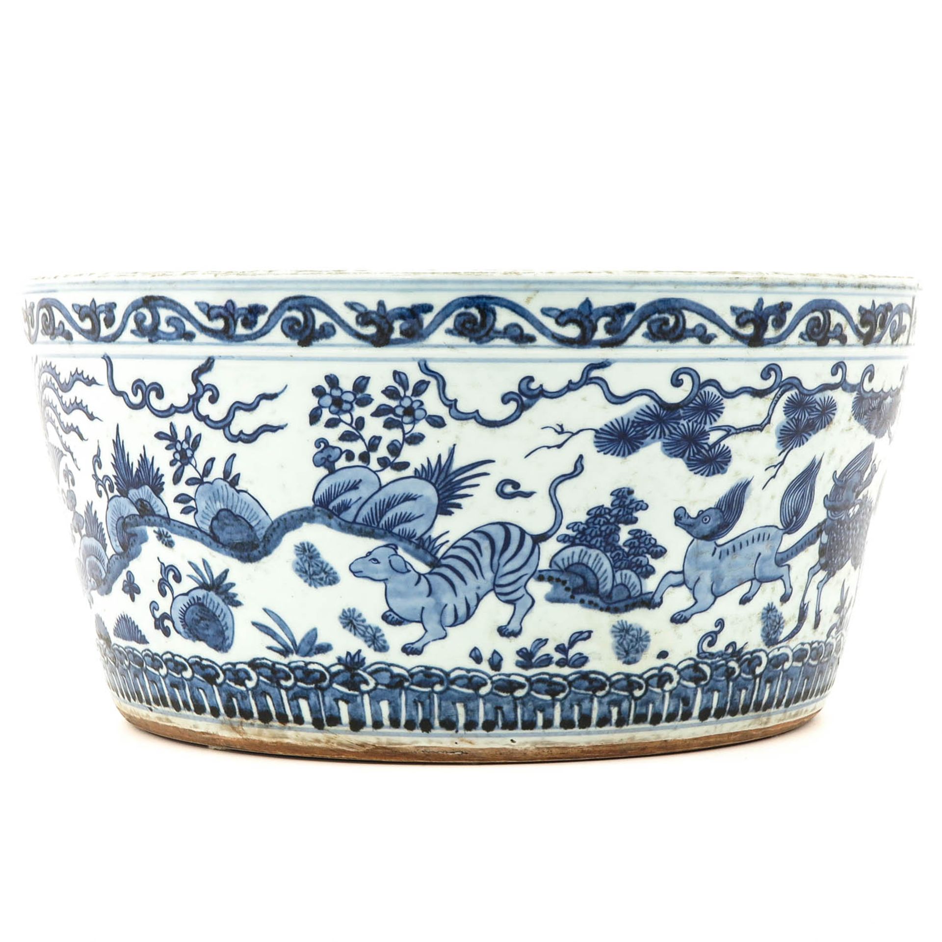 A Large Blue and White Pot - Image 2 of 10