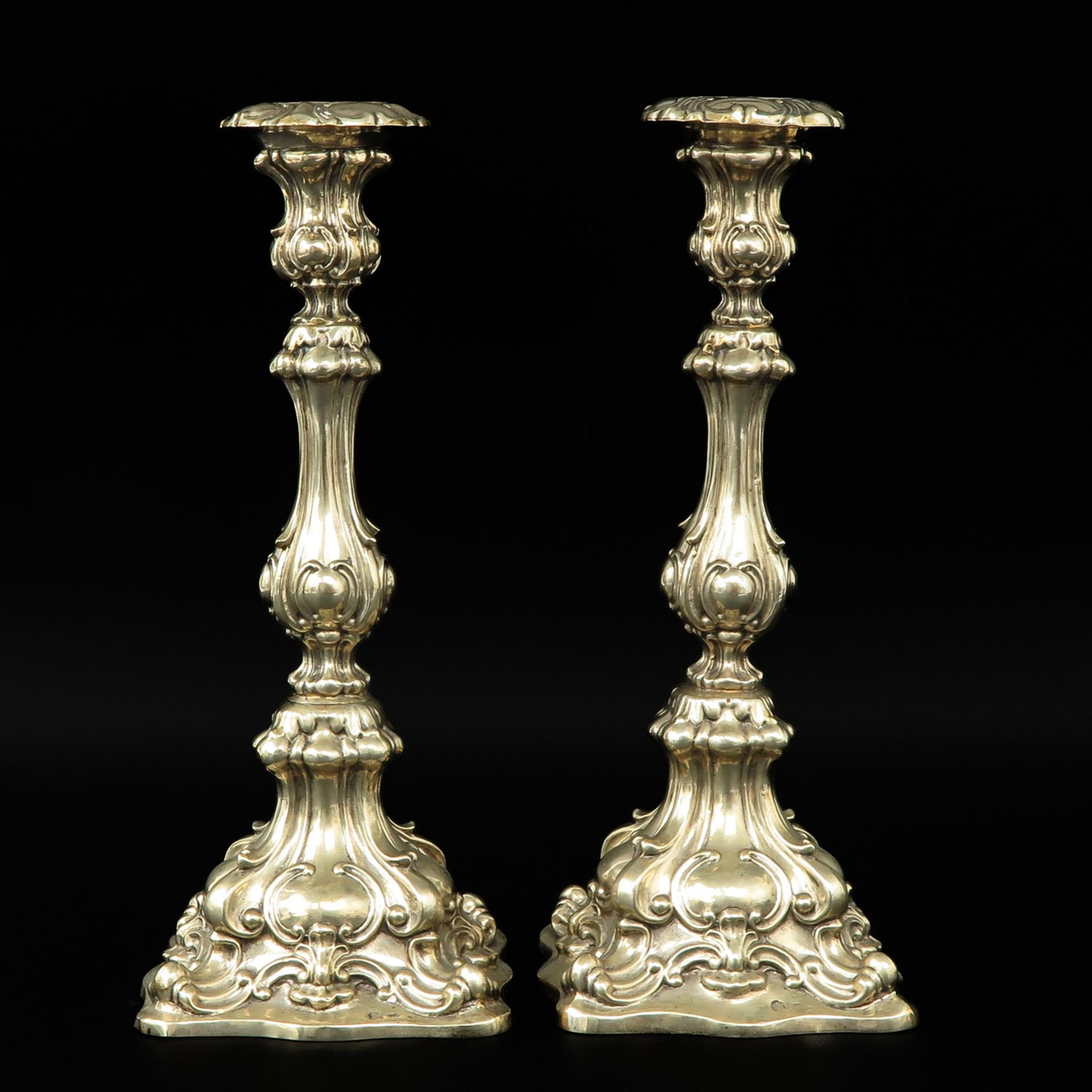 A Pair of 19th Century Silver Candlesticks - Bild 3 aus 8