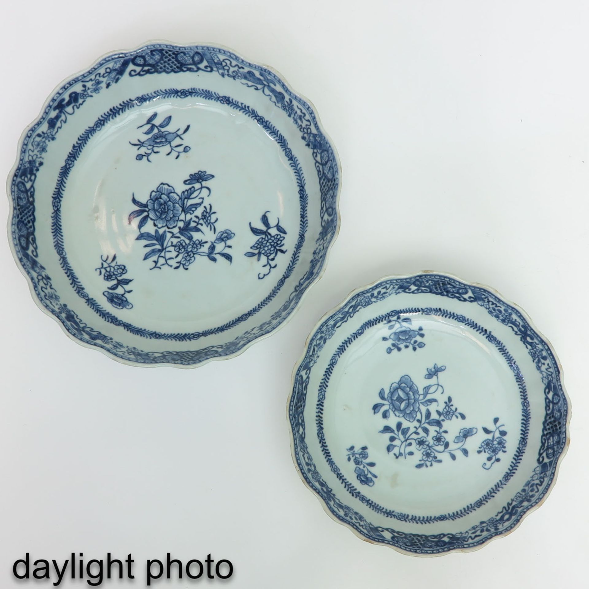 A Collection of 3 Blue and White Bowls - Image 9 of 10