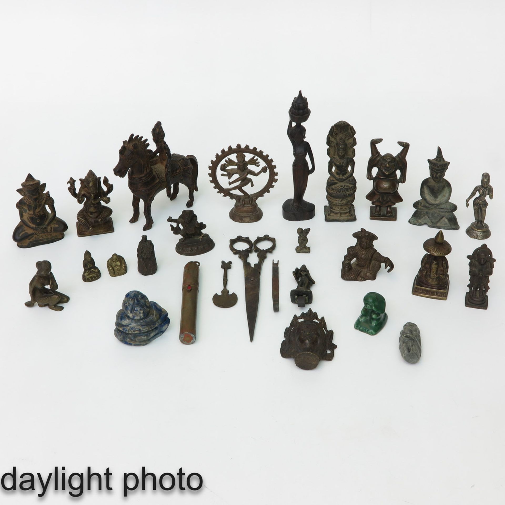 A Collection of Small Sculptures - Bild 7 aus 10