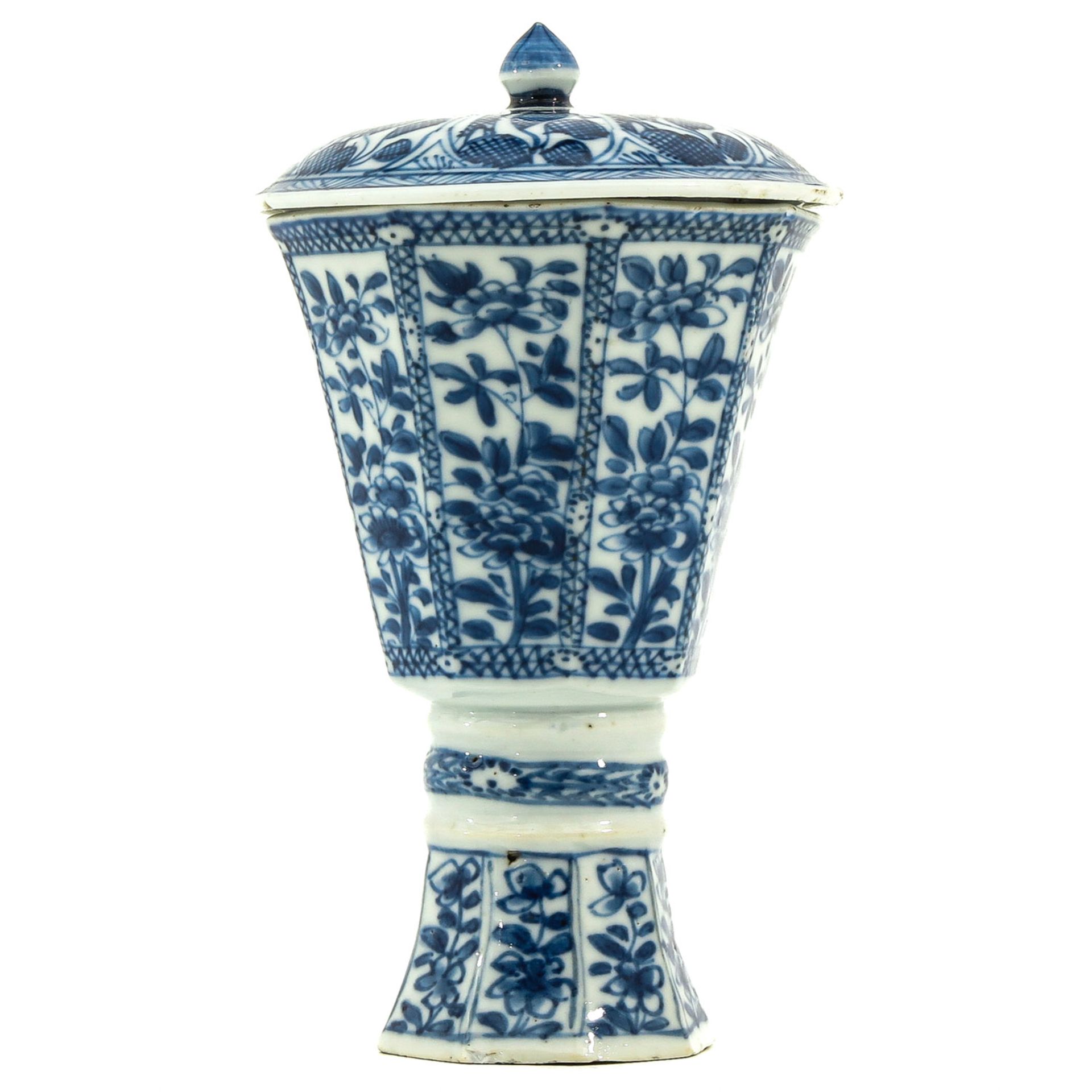 A Blue and White Stem Cup with Cover - Bild 4 aus 9