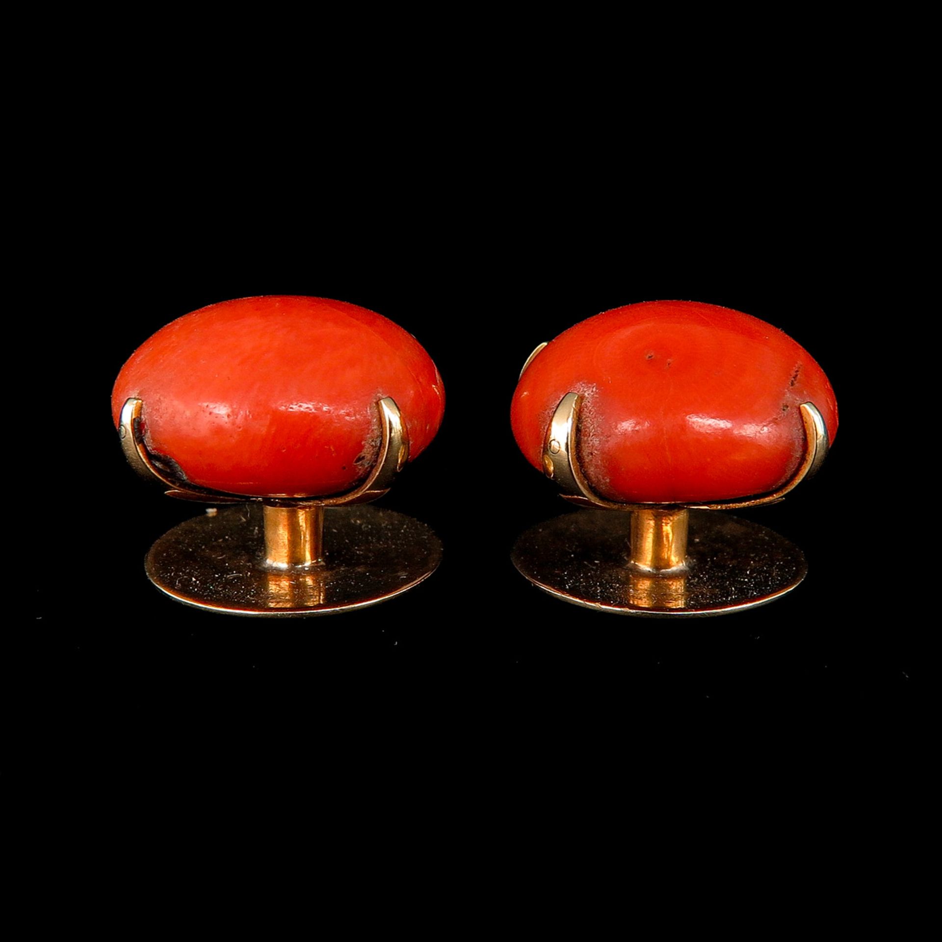 A Pair of 14KG Cuff Links with Red Coral - Image 4 of 4