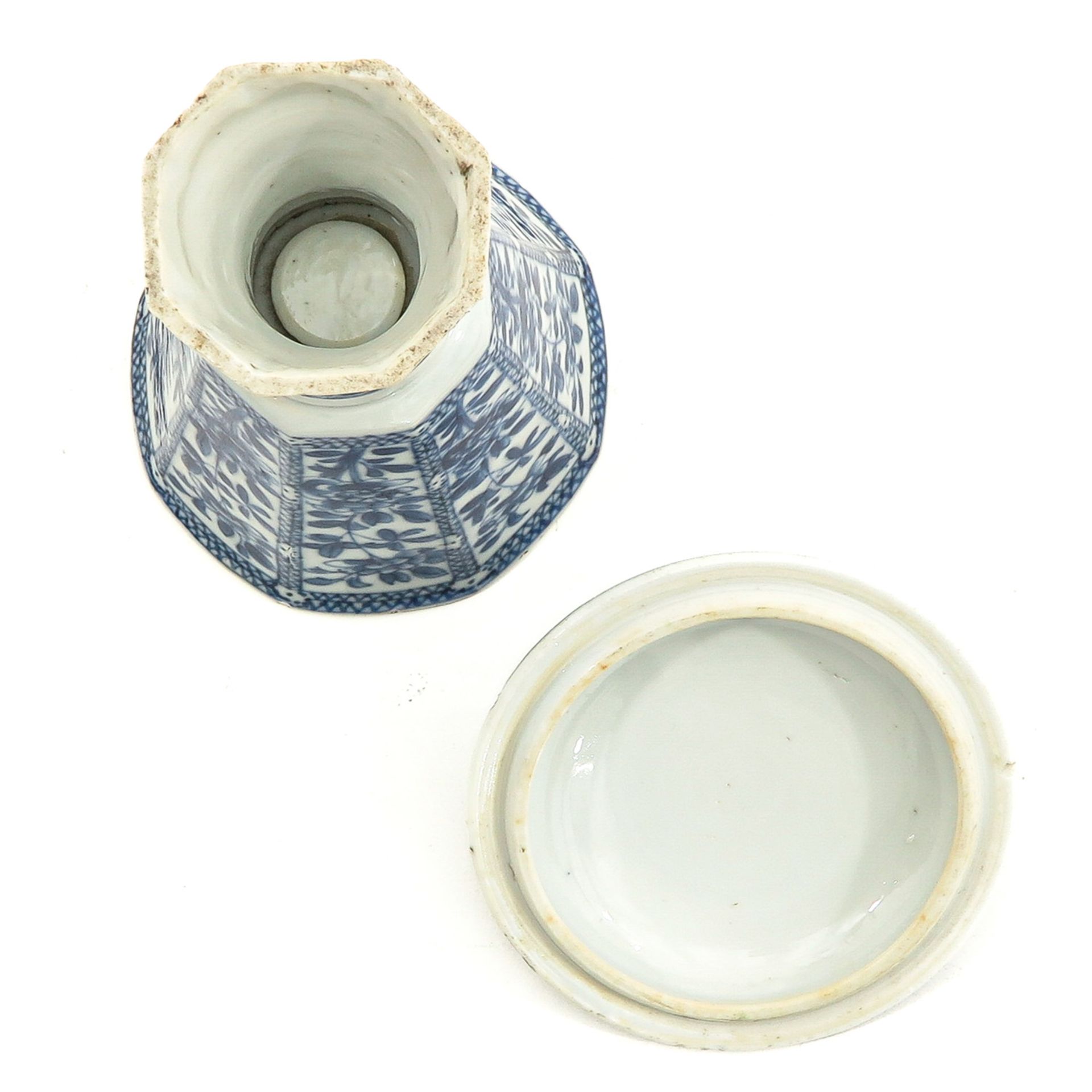 A Blue and White Stem Cup with Cover - Bild 6 aus 9