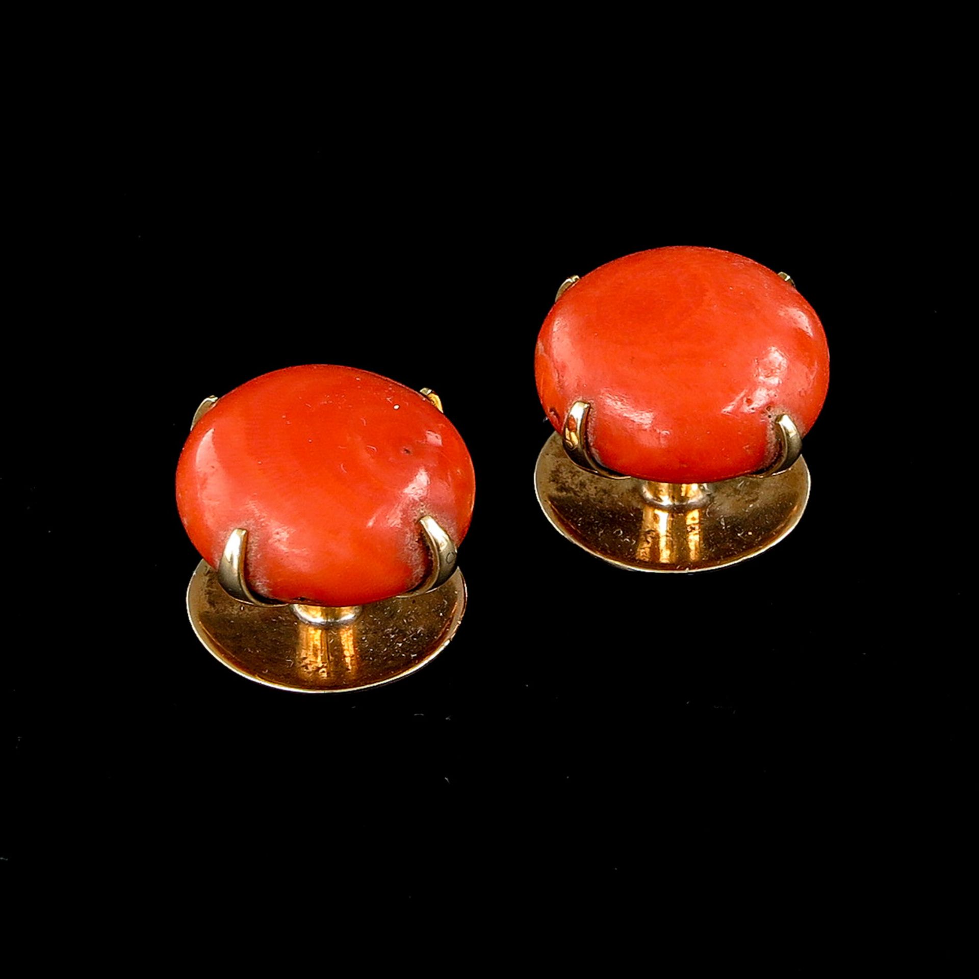 A Pair of 14KG Cuff Links with Red Coral