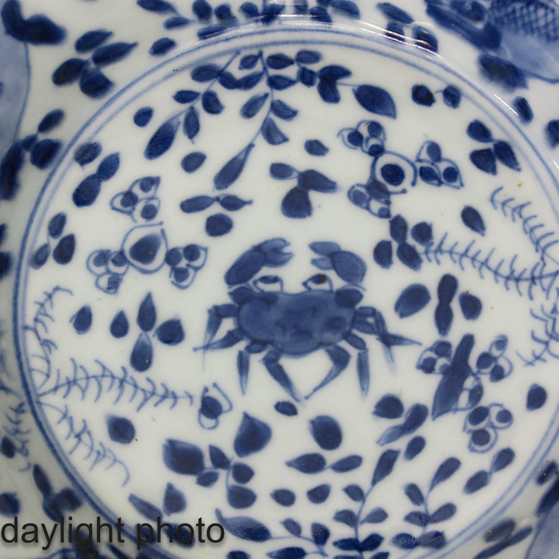 A Pair of Blue and White Plates - Image 10 of 10