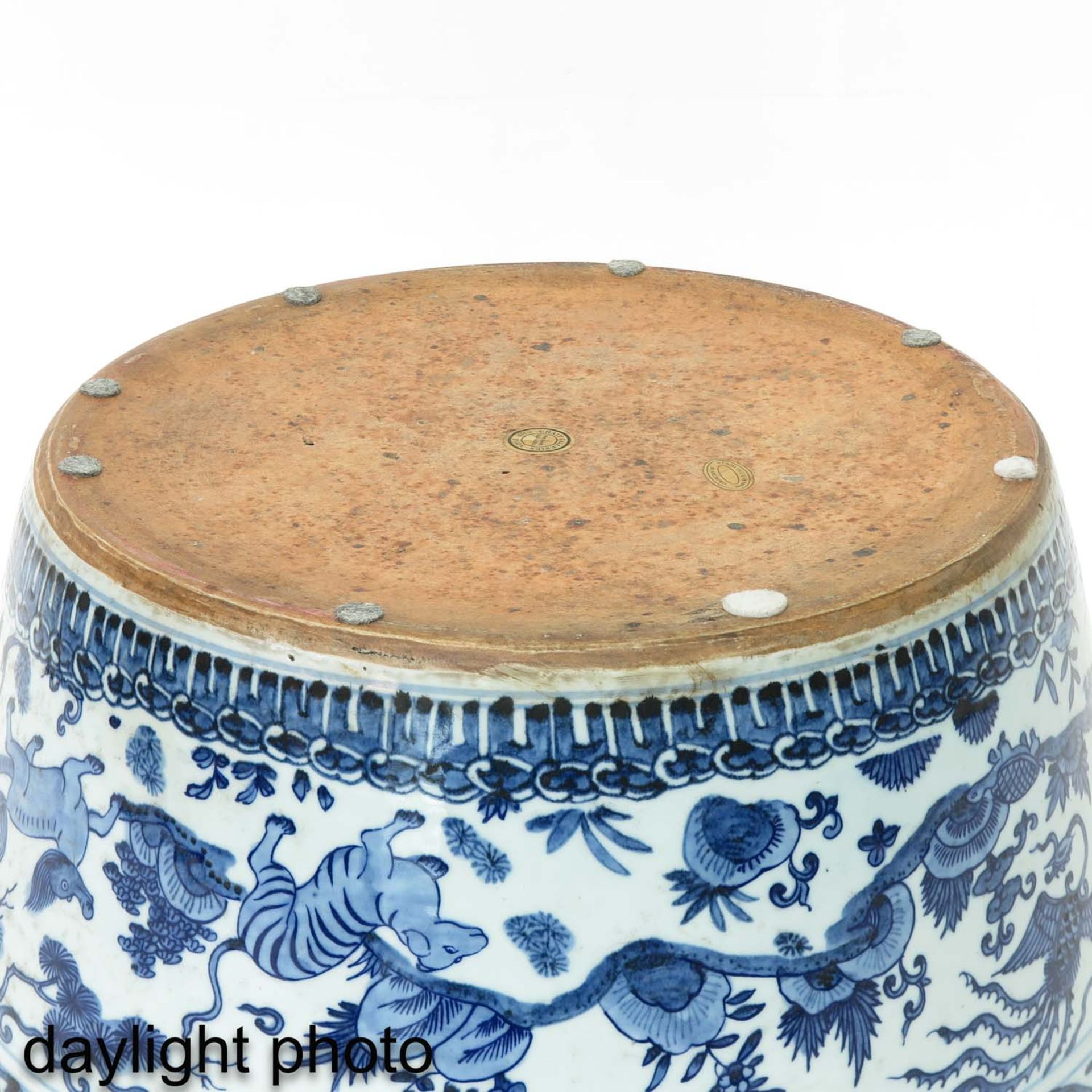 A Large Blue and White Pot - Image 8 of 10