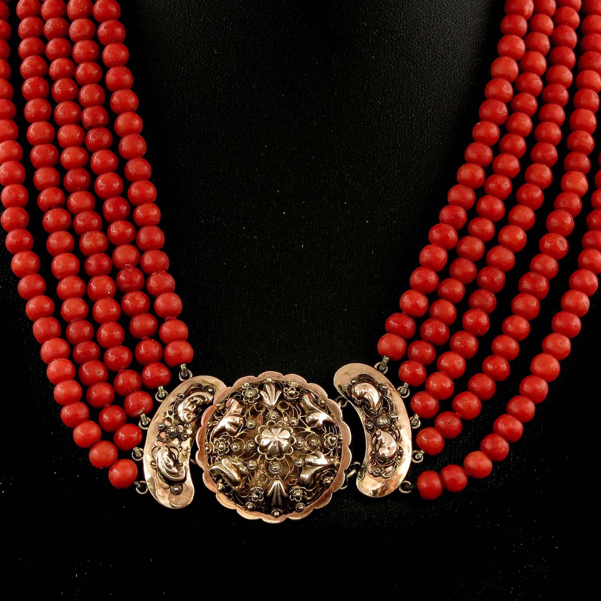 A 19th Century 5 Strand Red Coral Necklace on 14KG Clasp - Bild 2 aus 5