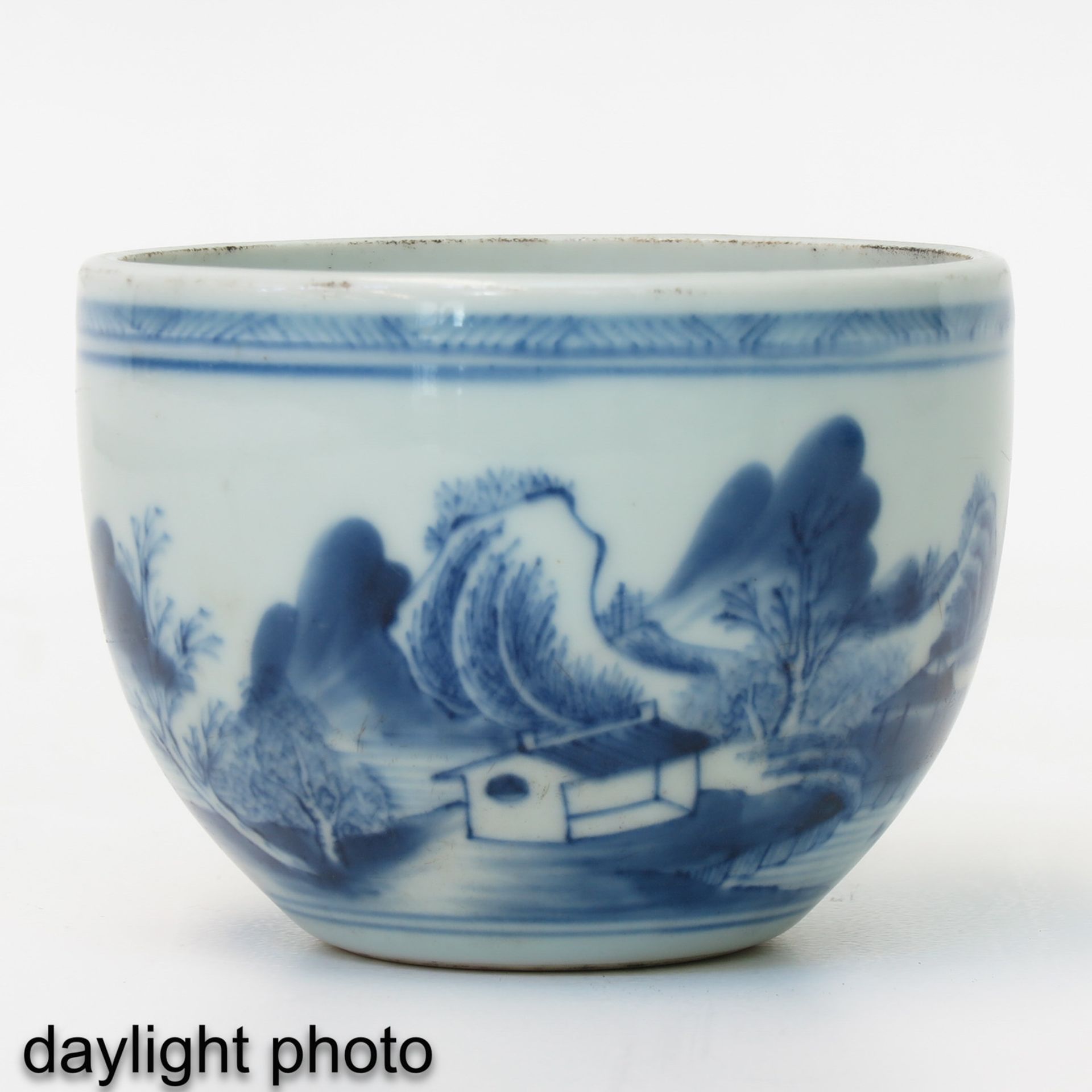 A Small Blue and White Bowl - Bild 7 aus 9