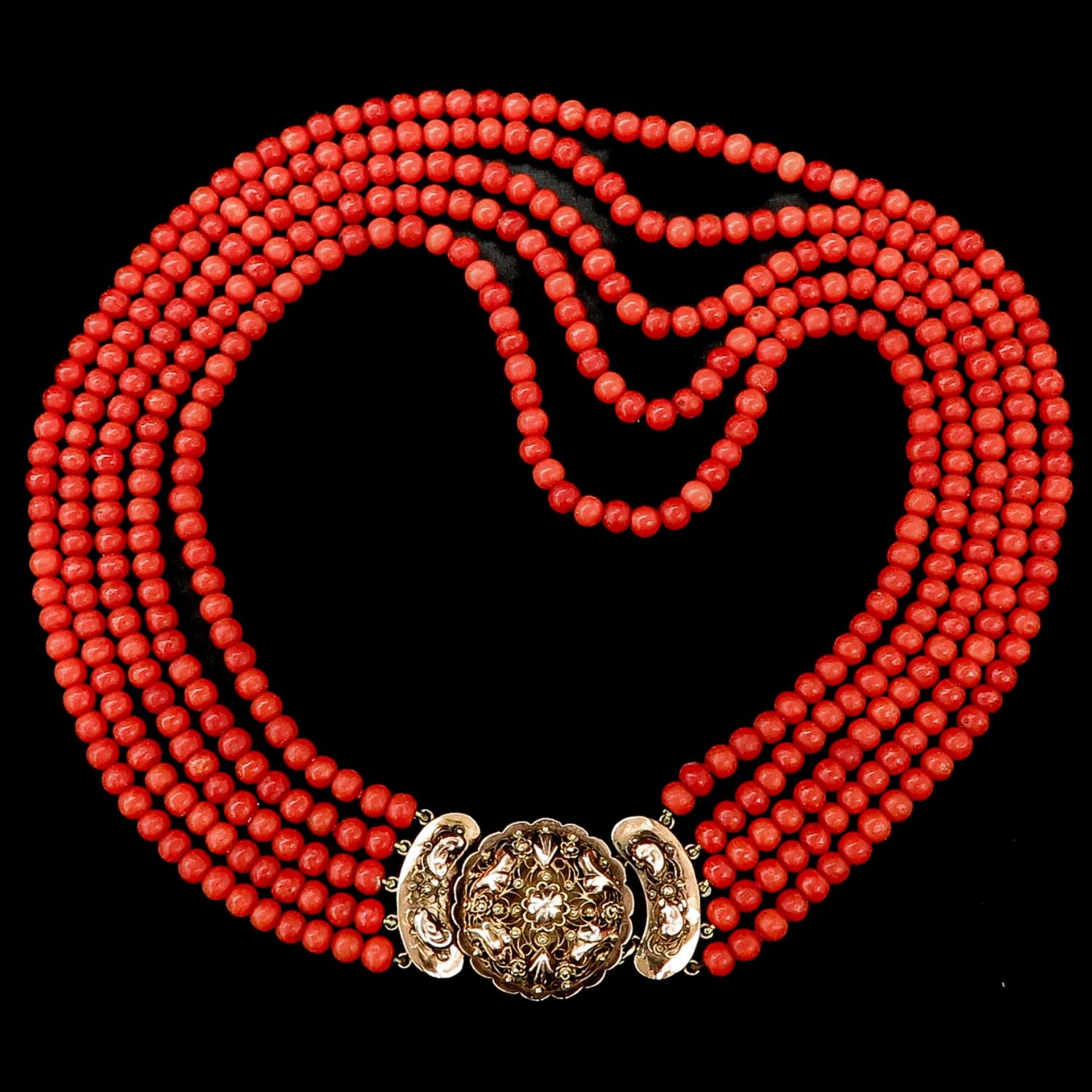 A 19th Century 5 Strand Red Coral Necklace on 14KG Clasp - Bild 3 aus 5