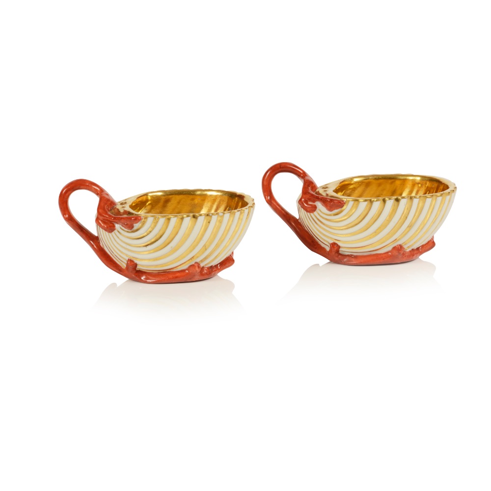 A pair of shell shaped cups - Image 2 of 2