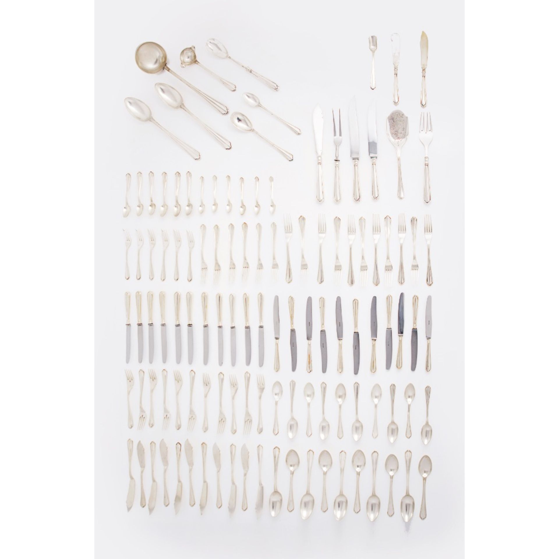 A part cutlery set for 24 covers