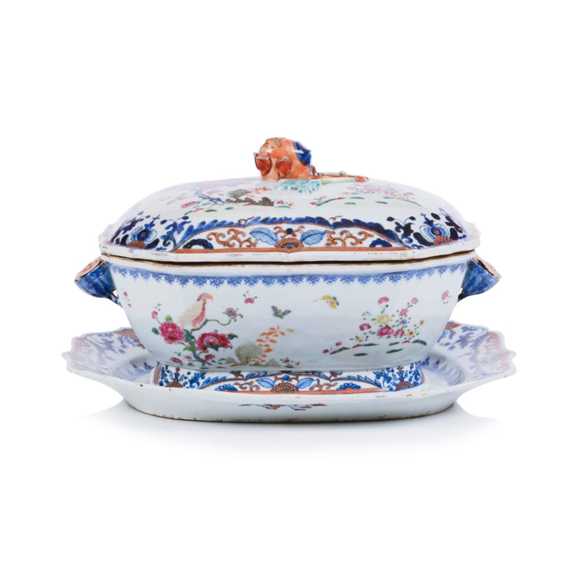 A tureen with cover and tray