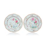 A pair of scalloped plates, Chinese export porcelain, Polychrome "Famille Rose" enamelled decoration