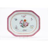 A large octagonal platter, Chinese export porcelain, Polychrome "Famille Rose" enamels