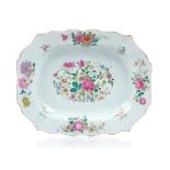A scalloped serving platter, Chinese export porcelain, Polychrome floral "Famille Rose" enamelled