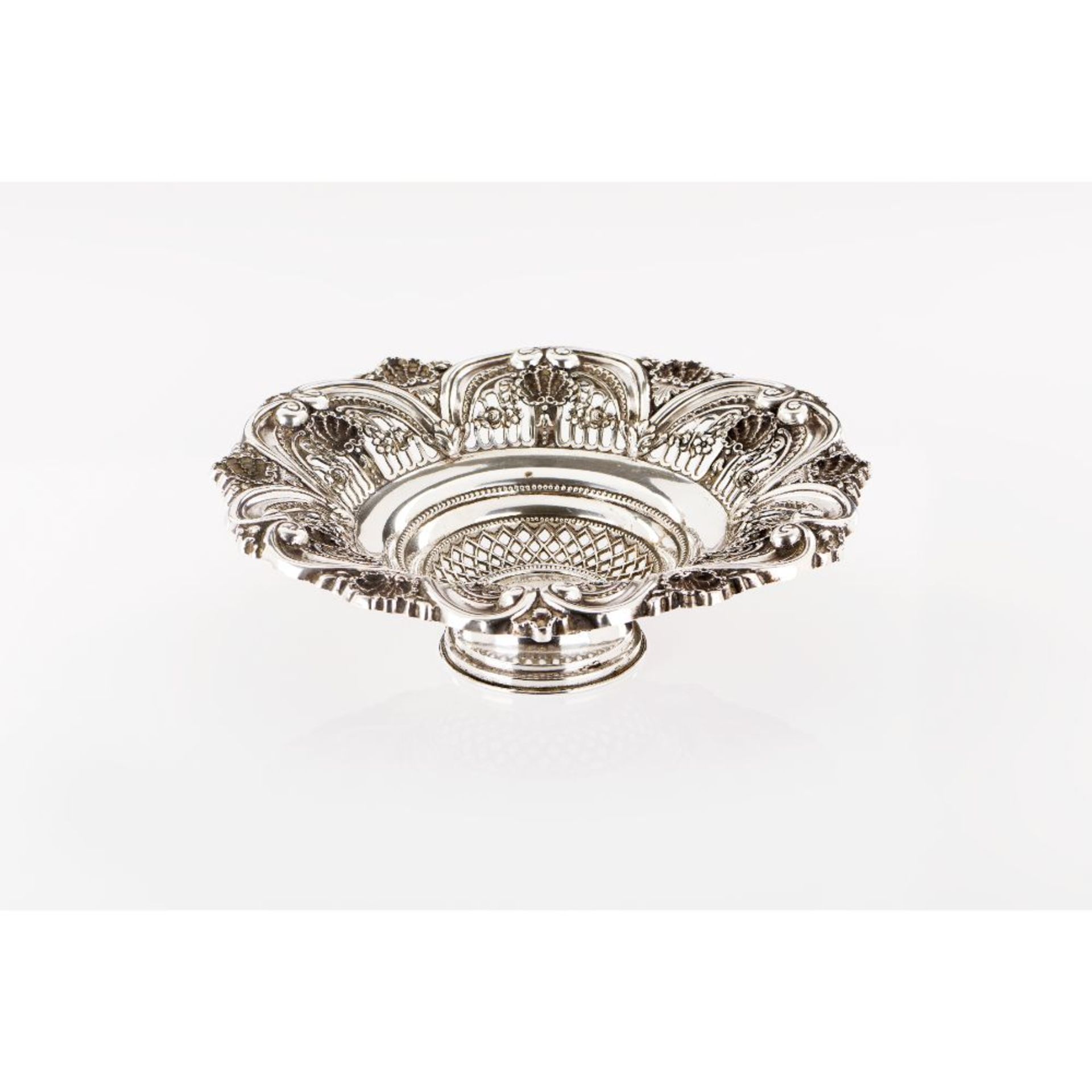 A fruit bowl, Silver 833/000, Reliefs and pierced decoration, Oporto hallmark (1887-1937) and