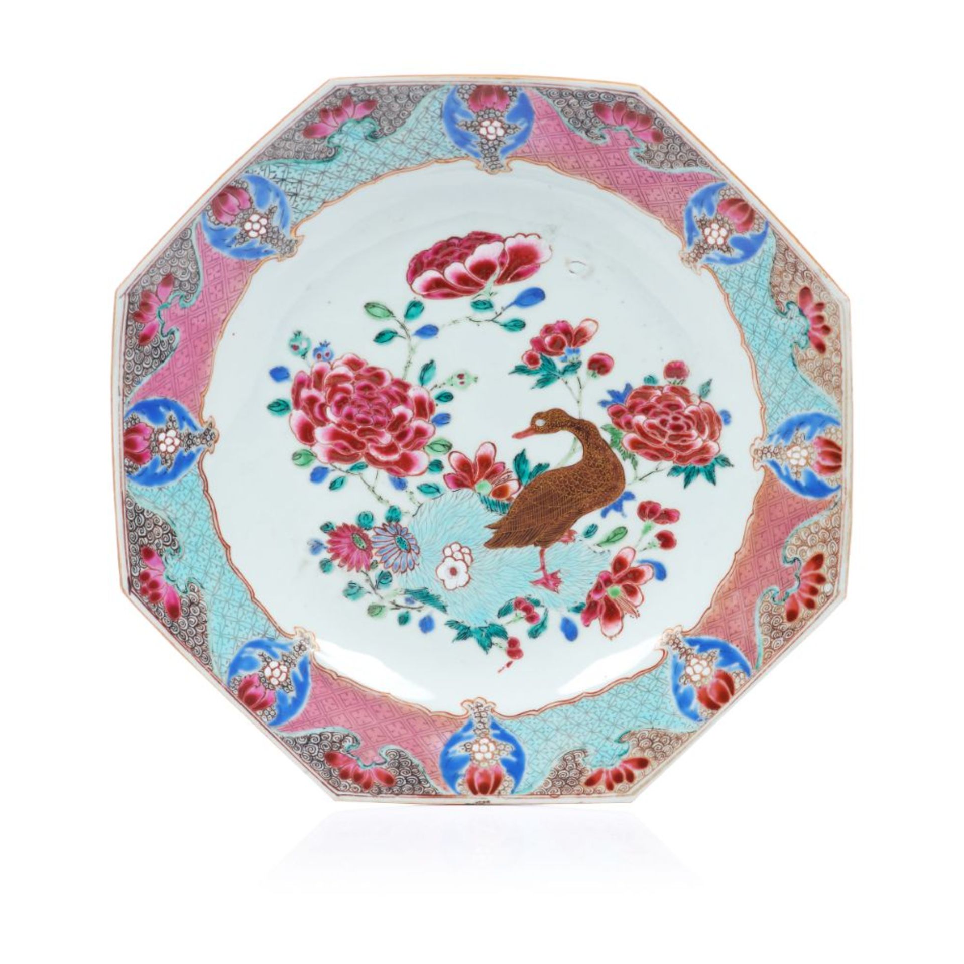 A large octagonal plate, Chinese export porcelain, Polychrome "Famille Rose" enamelled decoration of