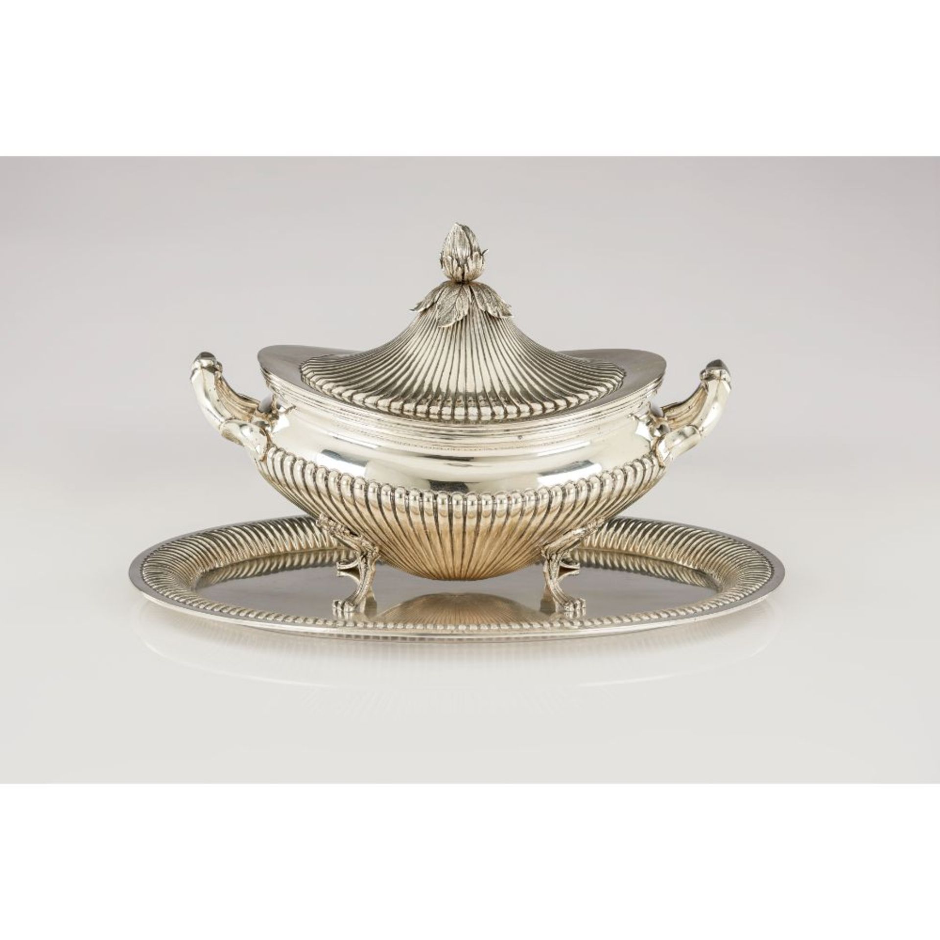 A tureen and tray