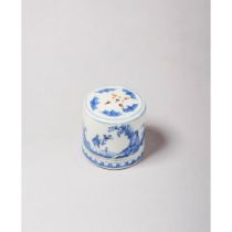 A small blue and white cylindrical cricket-box and cover 康熙时期青花筒形蟋蟀盒及盖