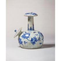 A blue and white kendi 过渡期17世纪青花瓶