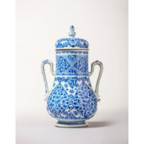 A blue and white double-handled pear-shaped jar with cover 康熙时期青花双把梨形罐及盖