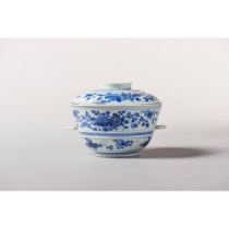 A blue and white bowl and cover 康熙时期青花碗及盖