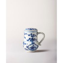 A blue and white tankard and cover 康熙时期青花罐及盖